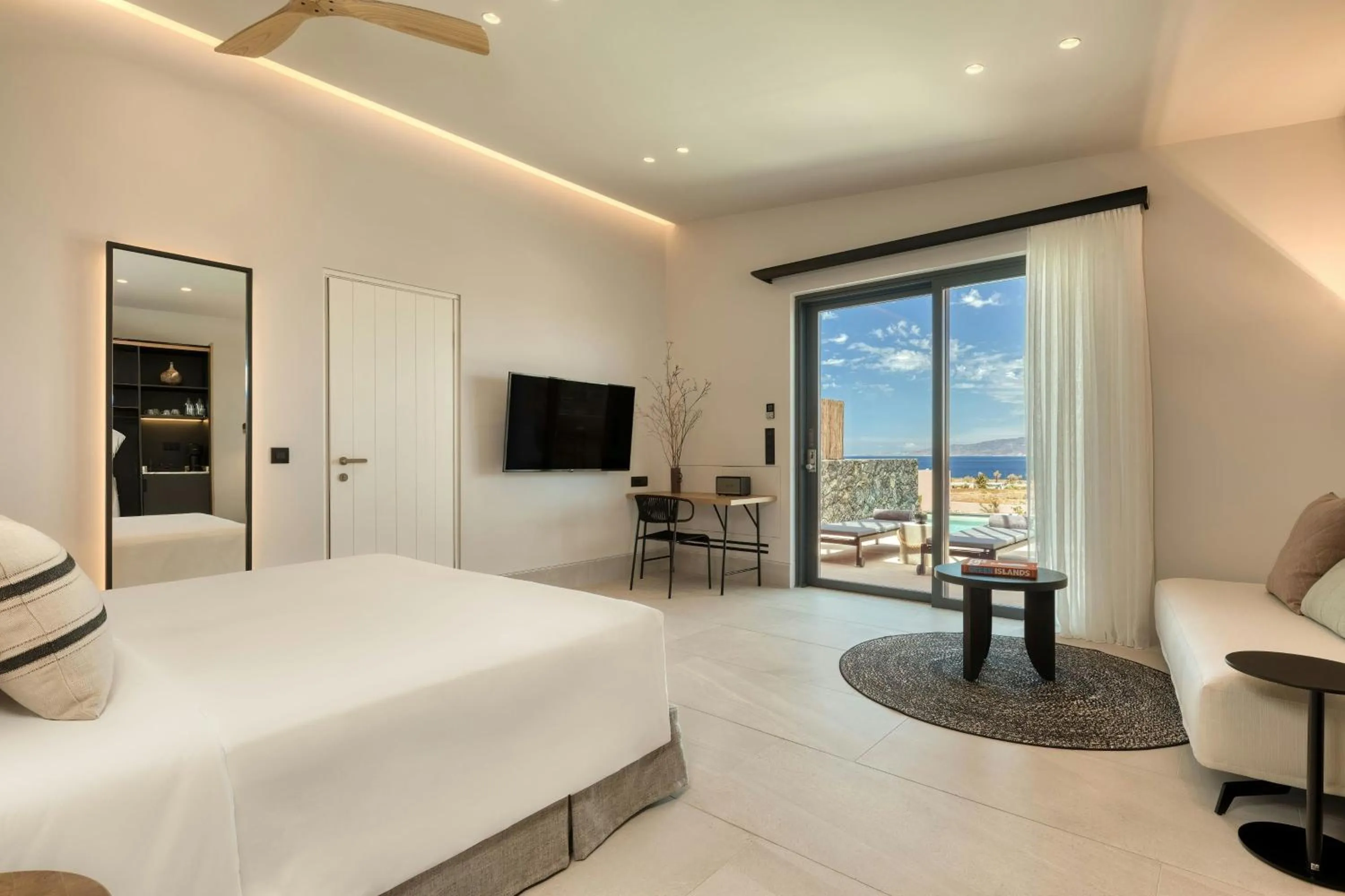 Swimming pool, Bed in Domes Novos Santorini, Autograph Collection