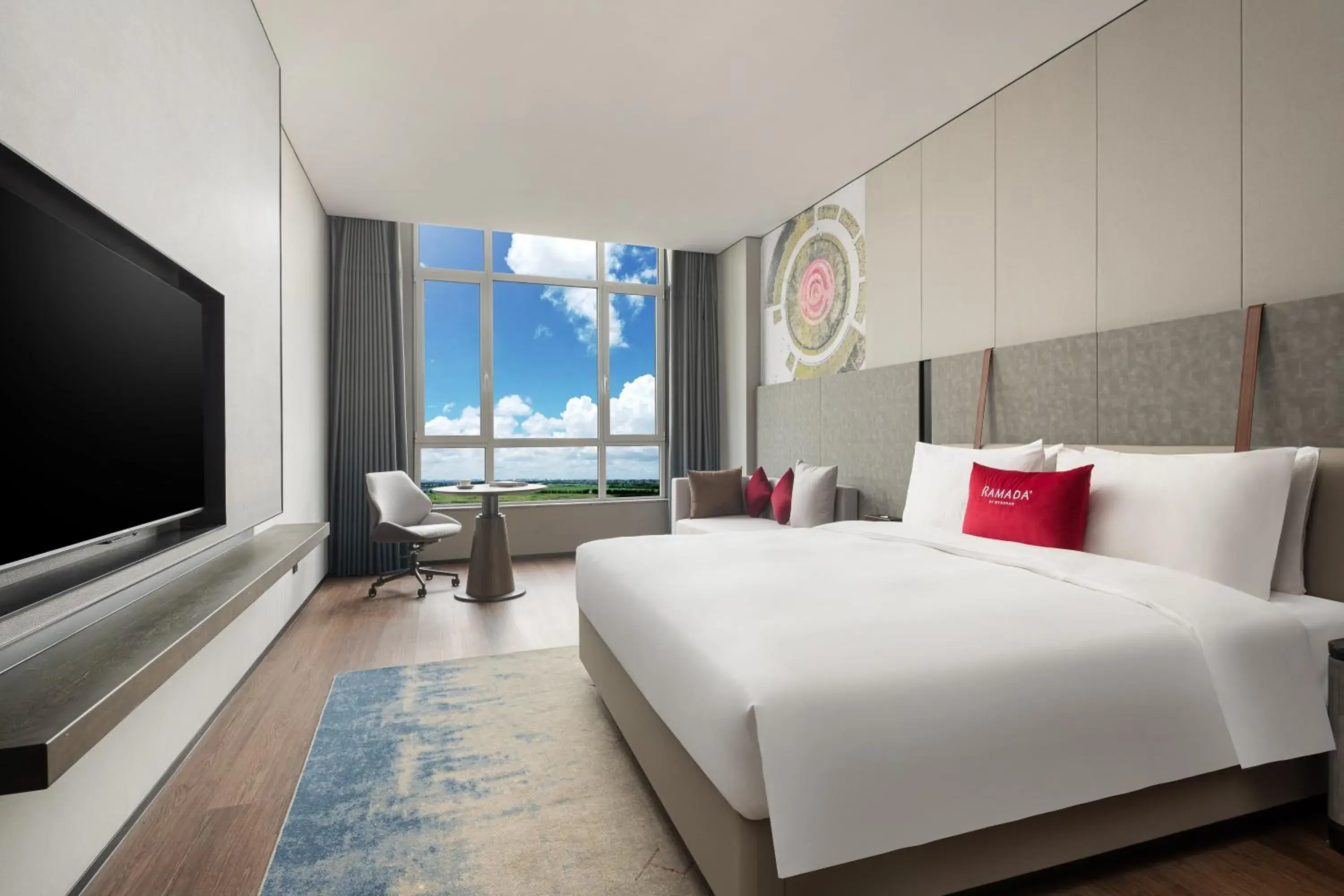 Bed in Ramada by Wyndham Qingdao Jiaodong International Airport Bed in Ramada by Wyndham Qingdao Jiaodong International Airport