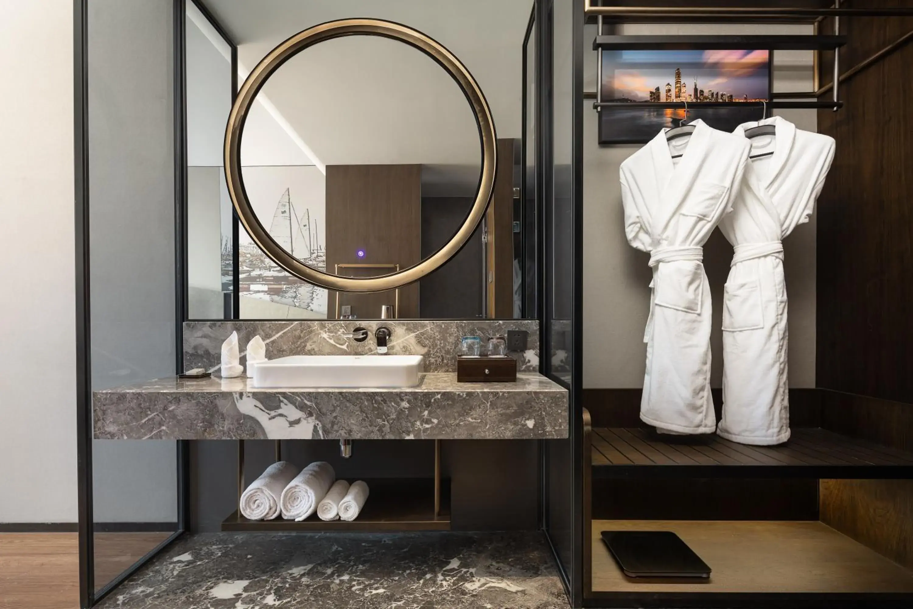 Deluxe King Room in Ramada by Wyndham Qingdao Jiaodong International Airport Deluxe King Room in Ramada by Wyndham Qingdao Jiaodong International Airport