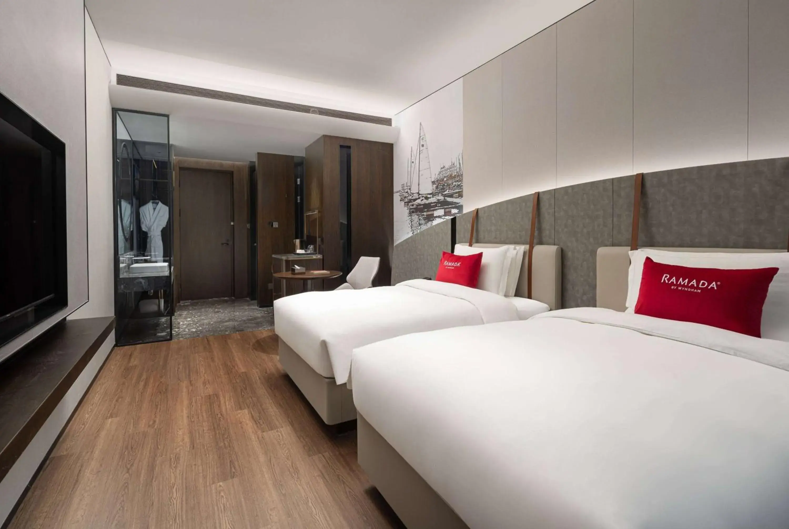 Photo of the whole room, Bed in Ramada by Wyndham Qingdao Jiaodong International Airport Photo of the whole room, Bed in Ramada by Wyndham Qingdao Jiaodong International Airport