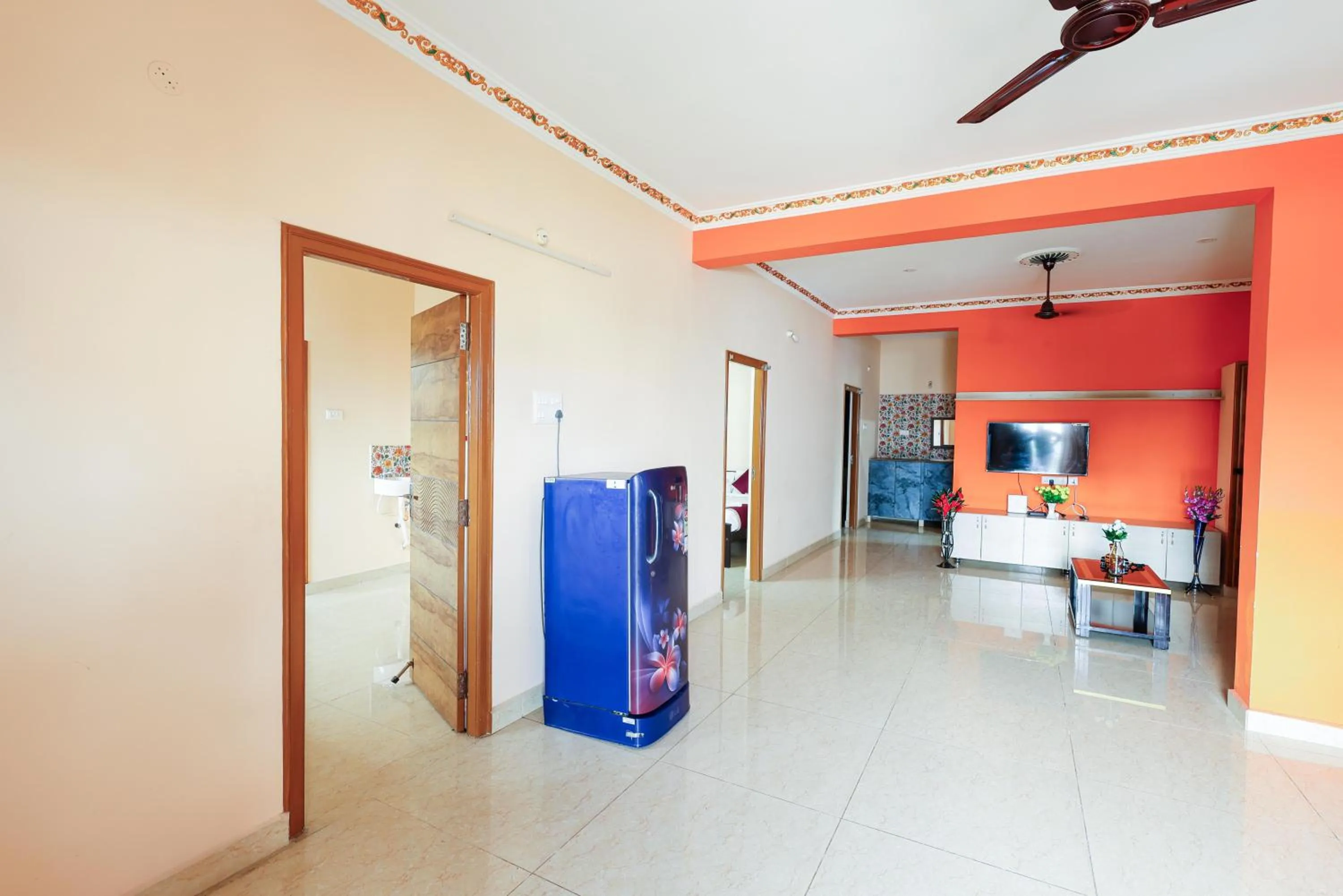 TV and multimedia in SBHS Homestay - Garudadri - Tirupati Bus Stand