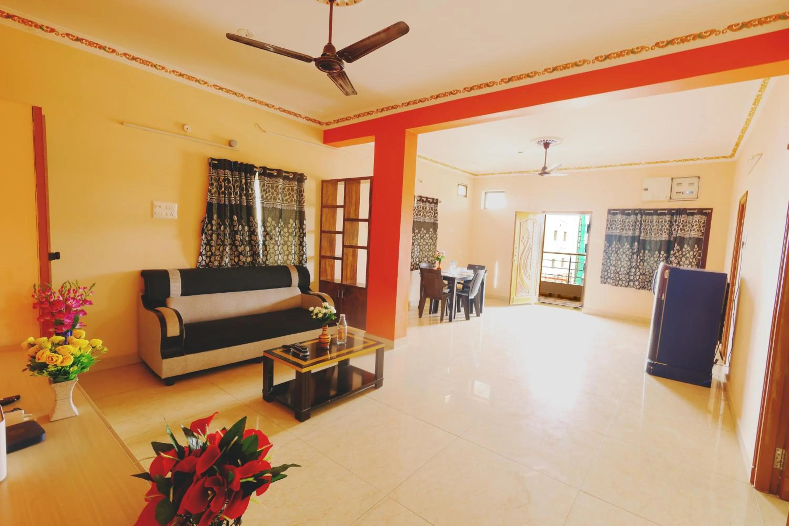 Living room in SBHS Homestay - Garudadri - Tirupati Bus Stand