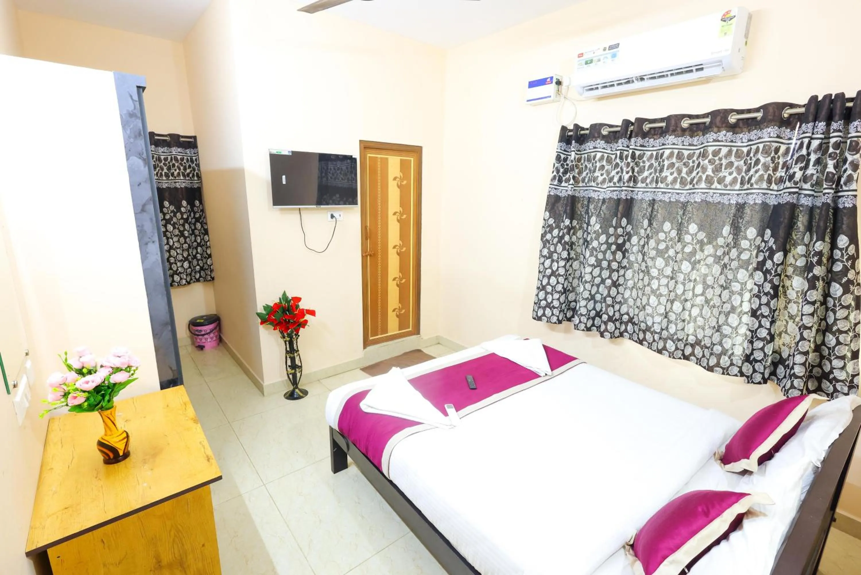 Bedroom, Bed in SBHS Homestay - Garudadri - Tirupati Bus Stand