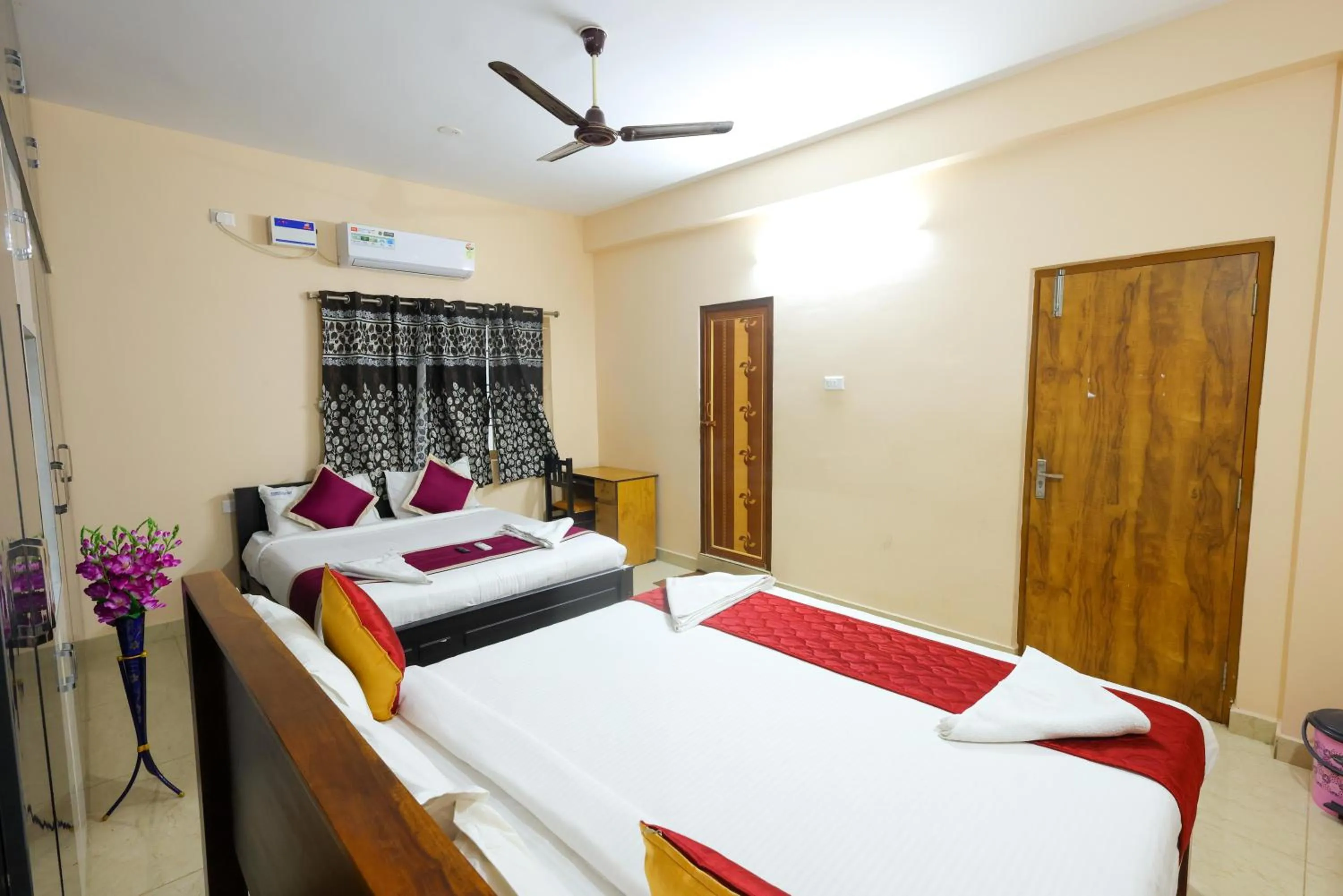 Bed in SBHS Homestay - Garudadri - Tirupati Bus Stand