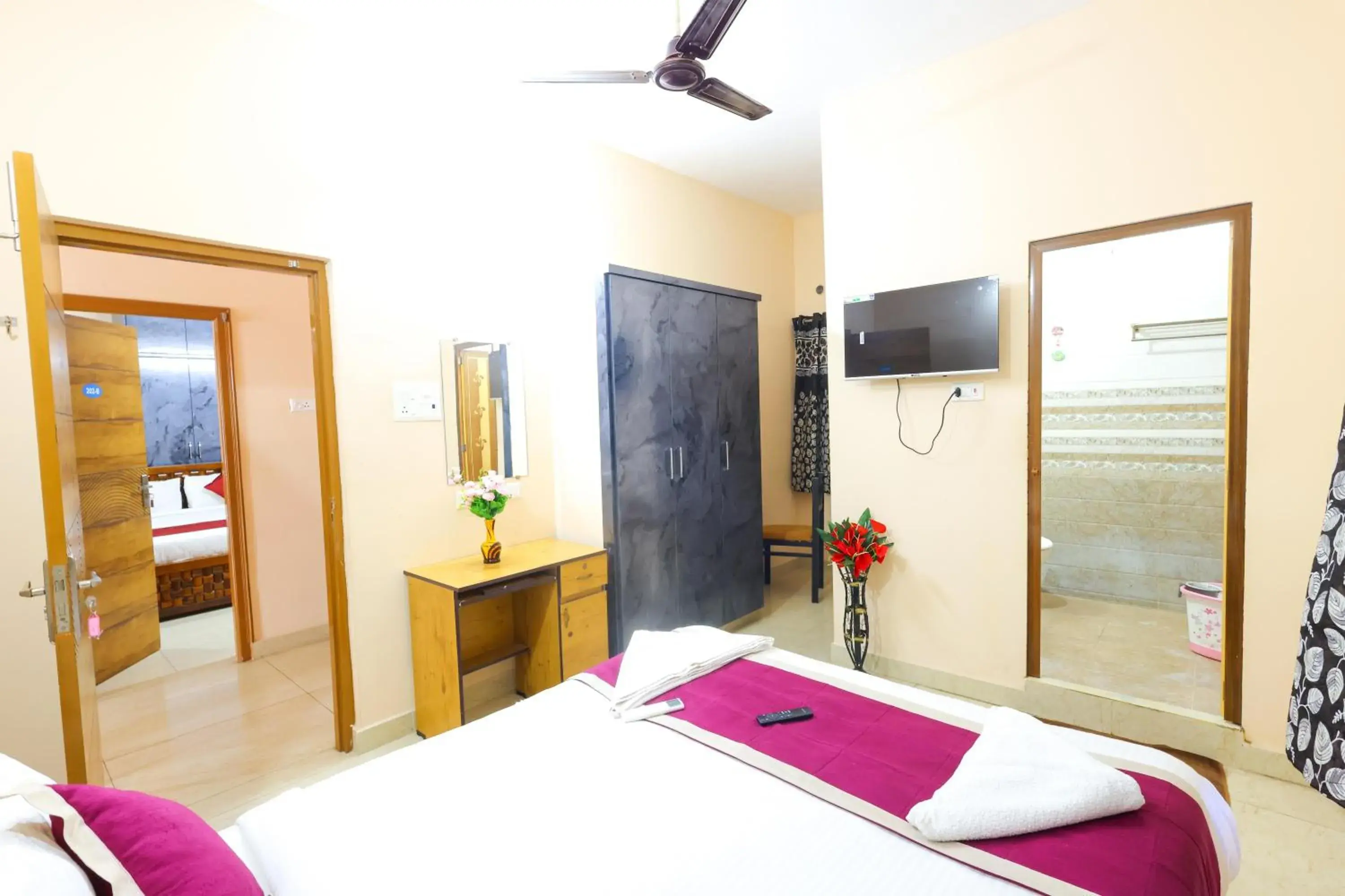 Bedroom, Bed in SBHS Homestay - Garudadri - Tirupati Bus Stand Bedroom, Bed in SBHS Homestay - Garudadri - Tirupati Bus Stand