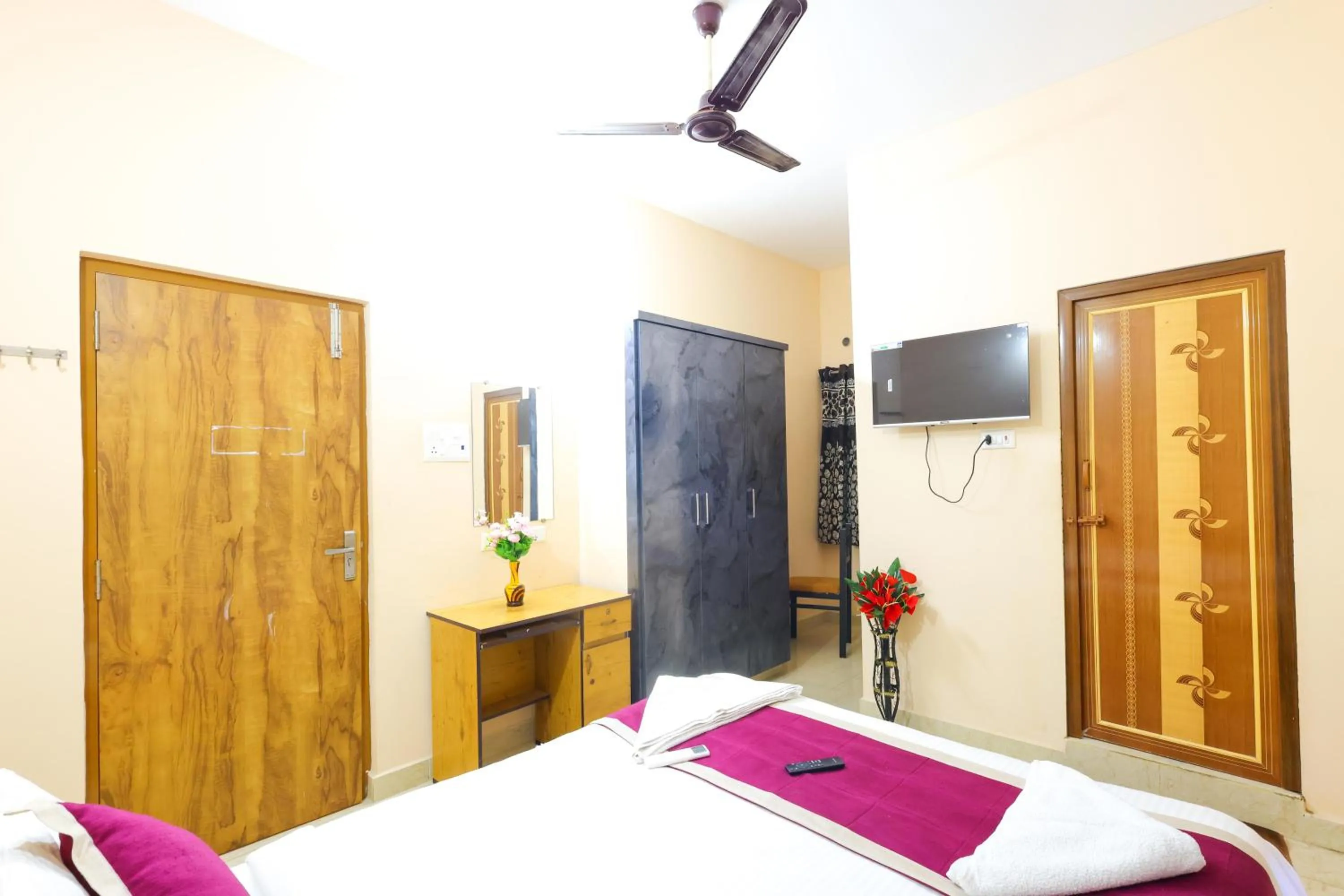 Bedroom, Bed in SBHS Homestay - Garudadri - Tirupati Bus Stand
