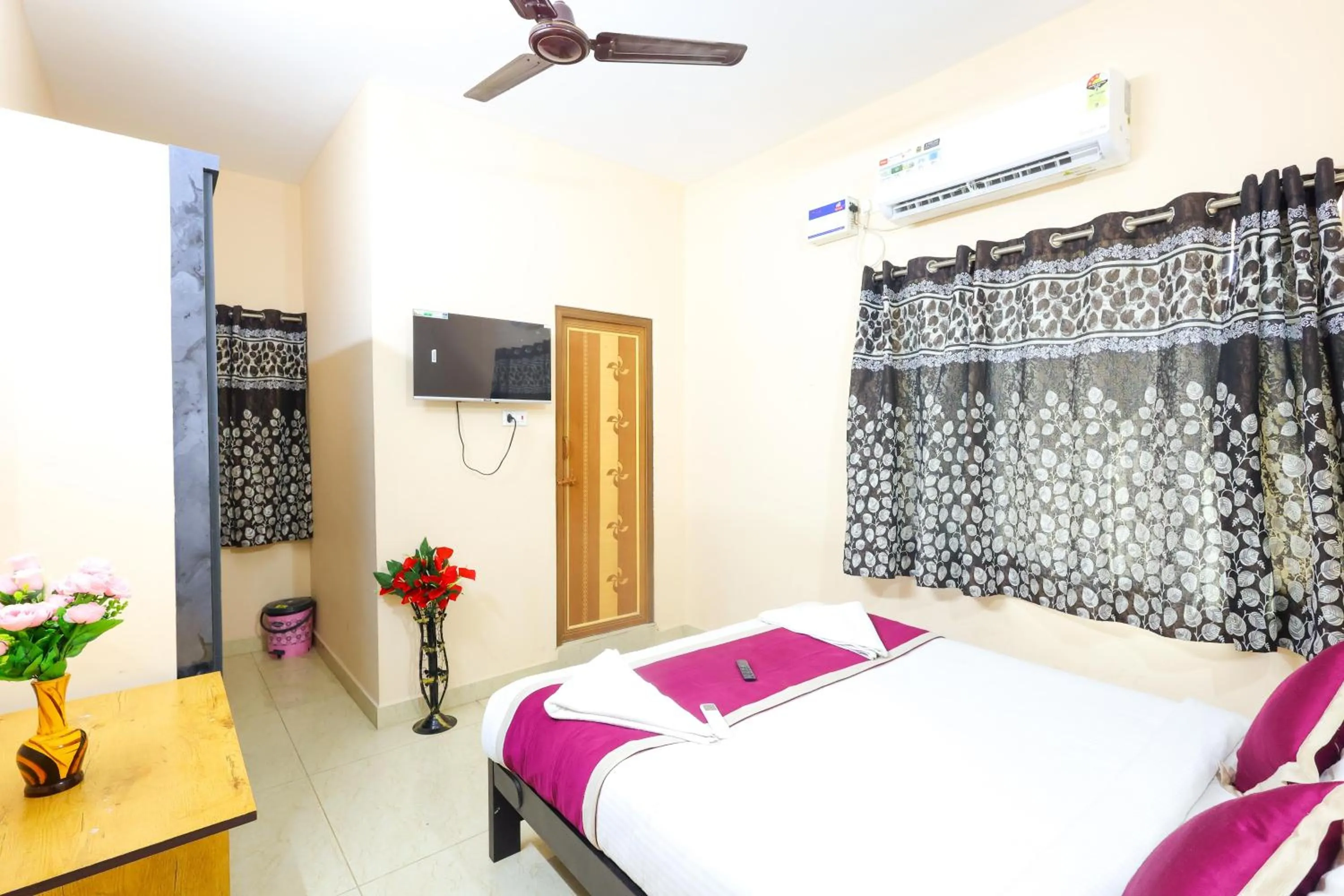 Bedroom, Bed in SBHS Homestay - Garudadri - Tirupati Bus Stand