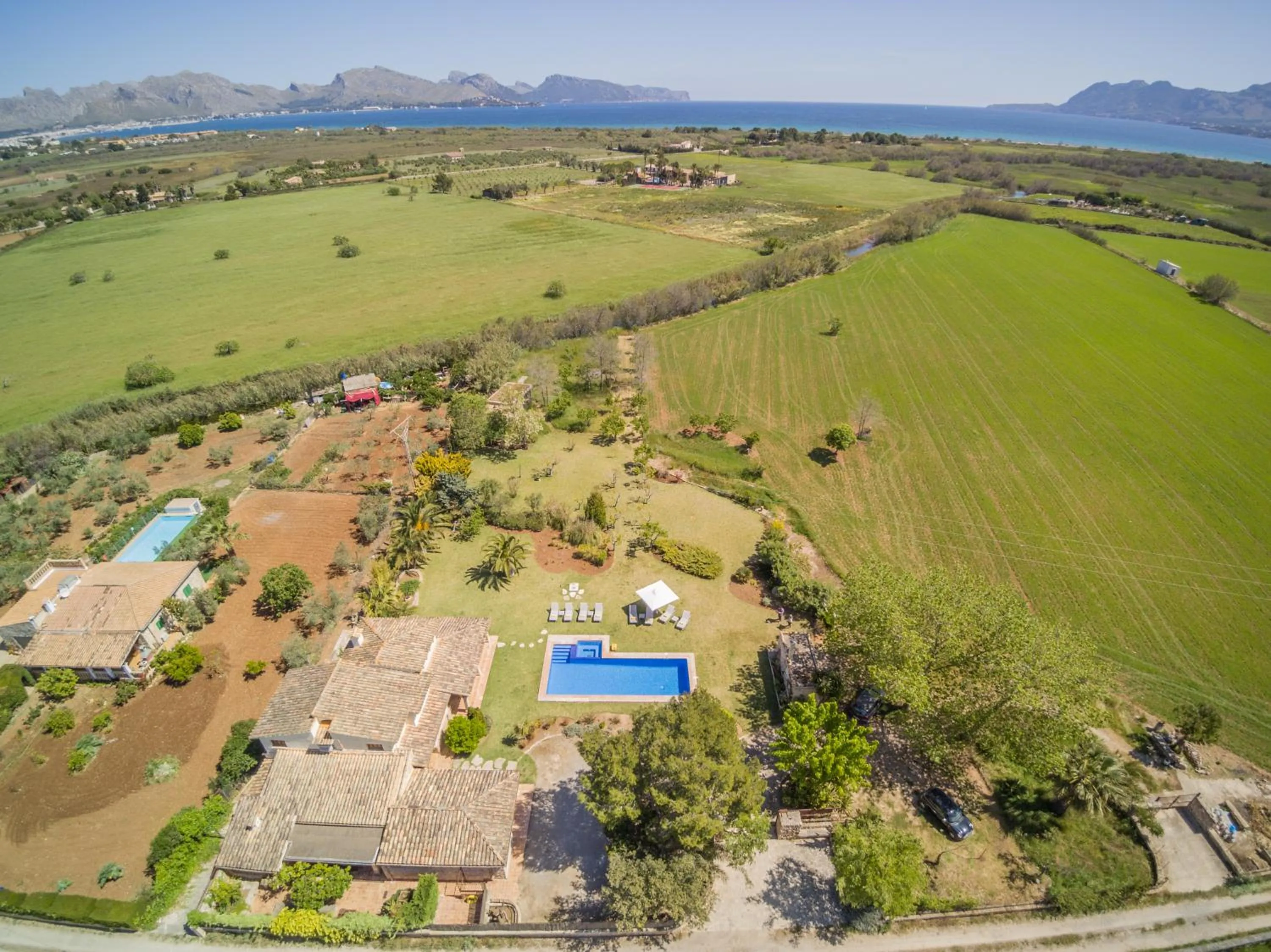 MOLINER PREMIUM VILLA by MAINVILLAS your home a 5-minute drive from LLenaire Beach