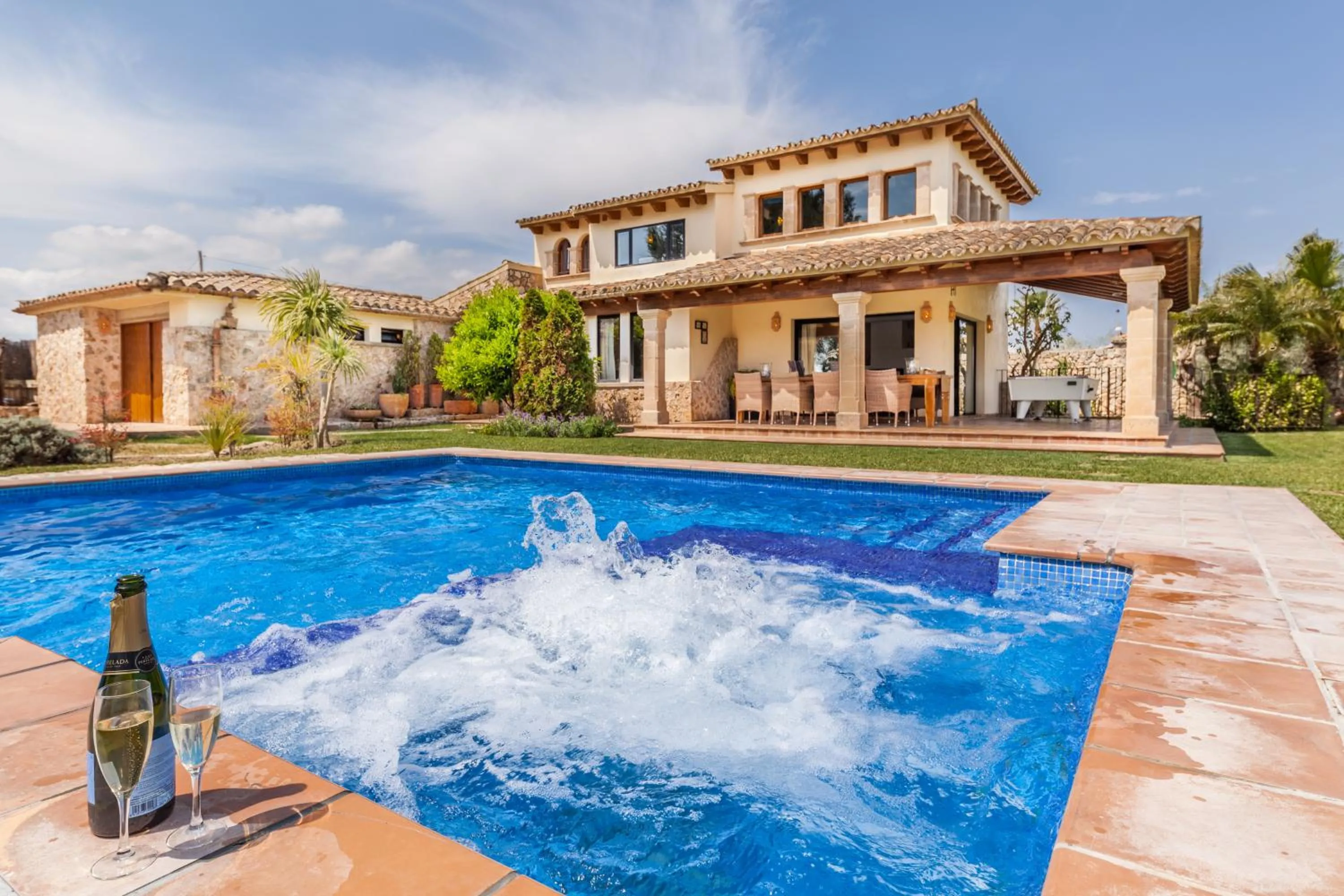 MOLINER PREMIUM VILLA by MAINVILLAS your home a 5-minute drive from LLenaire Beach