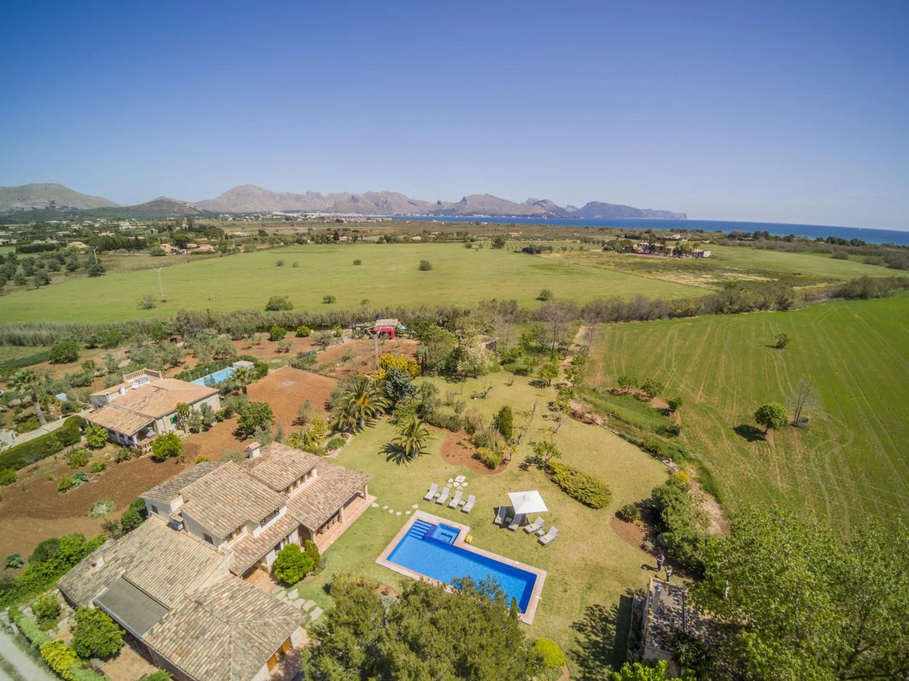 MOLINER PREMIUM VILLA by MAINVILLAS your home a 5-minute drive from LLenaire Beach