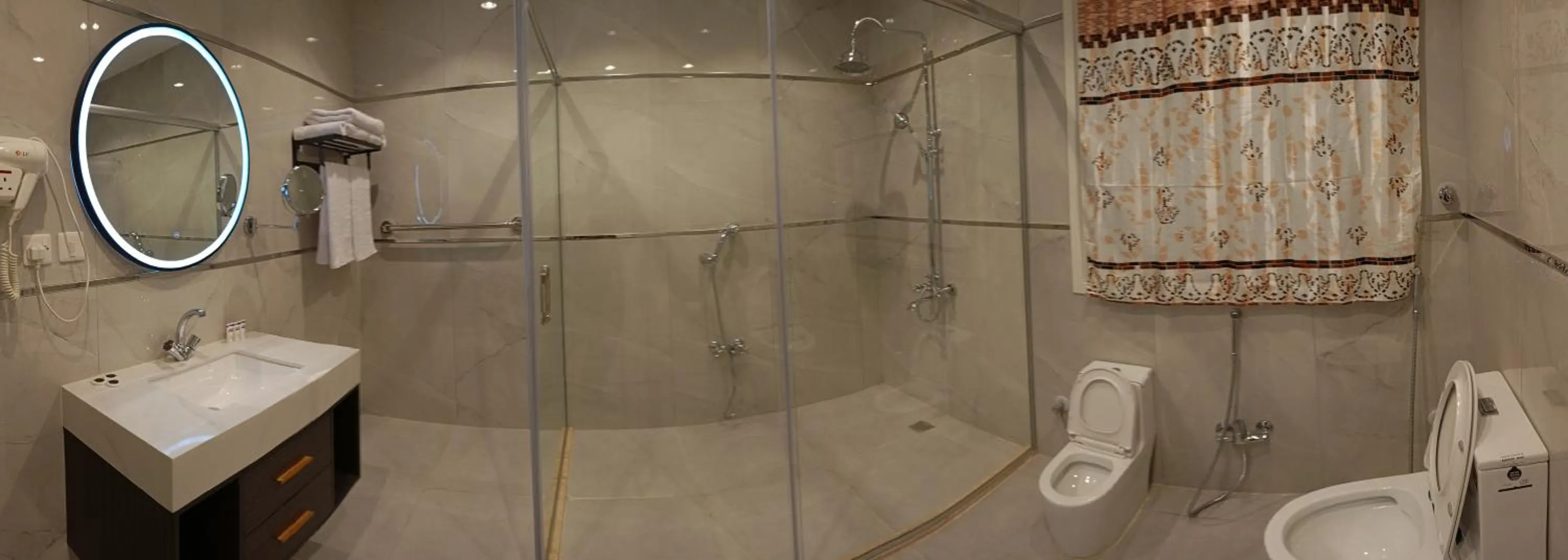 Shower in Eqamh VIP