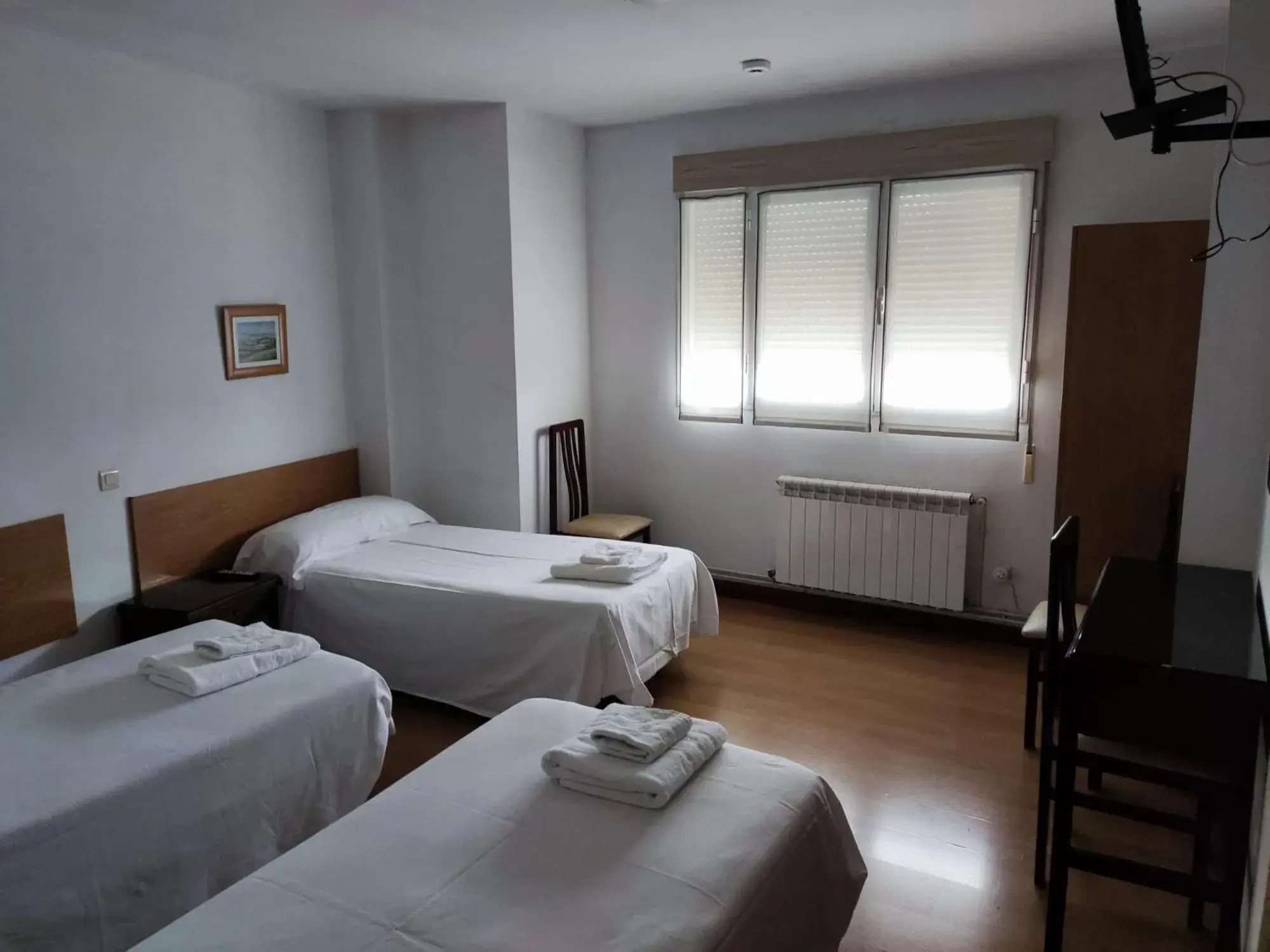 Triple Room with Private Bathroom in Pensión Las Matillas Triple Room with Private Bathroom in Pensión Las Matillas