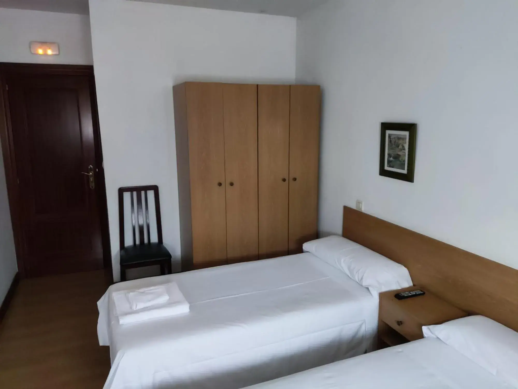 Twin Room with Shared Bathroom in Pensión Las Matillas Twin Room with Shared Bathroom in Pensión Las Matillas