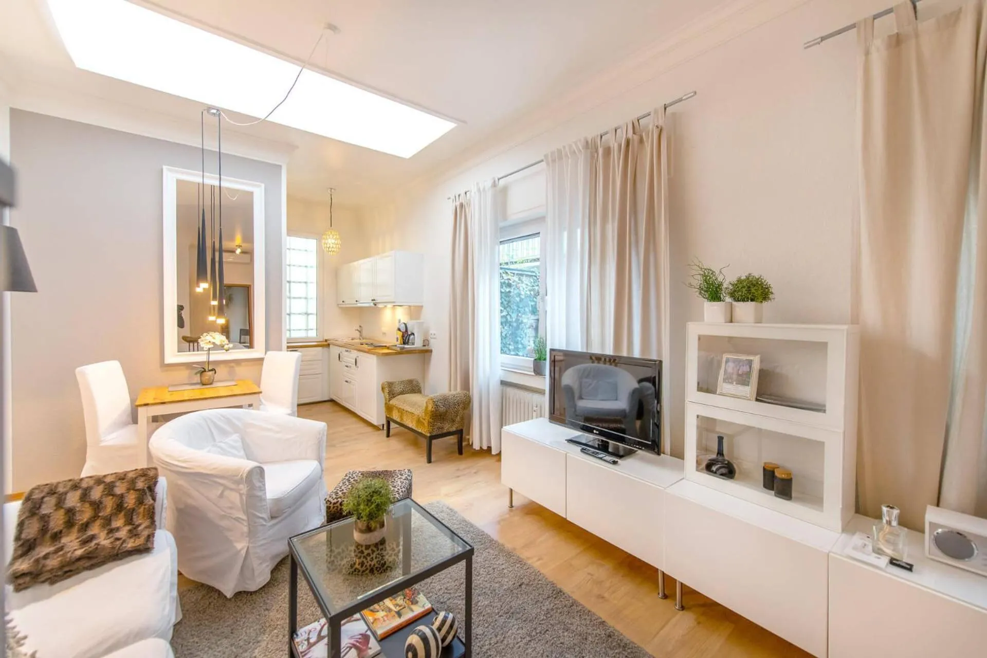 Communal lounge/ TV room in Ferienwohnung Koblenz Altstadt