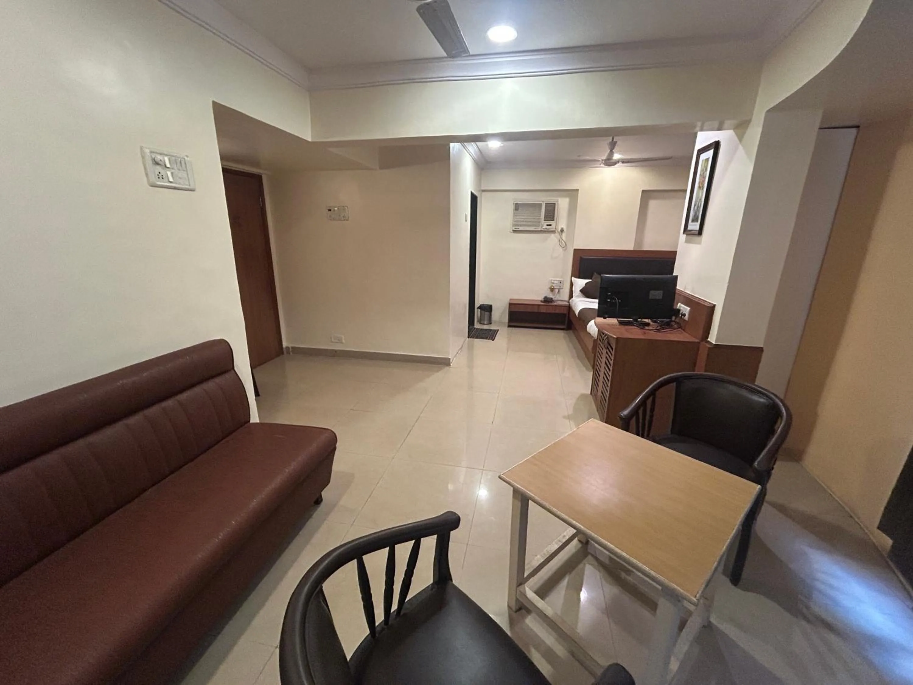Living room in Hotel Lucky Goregaon