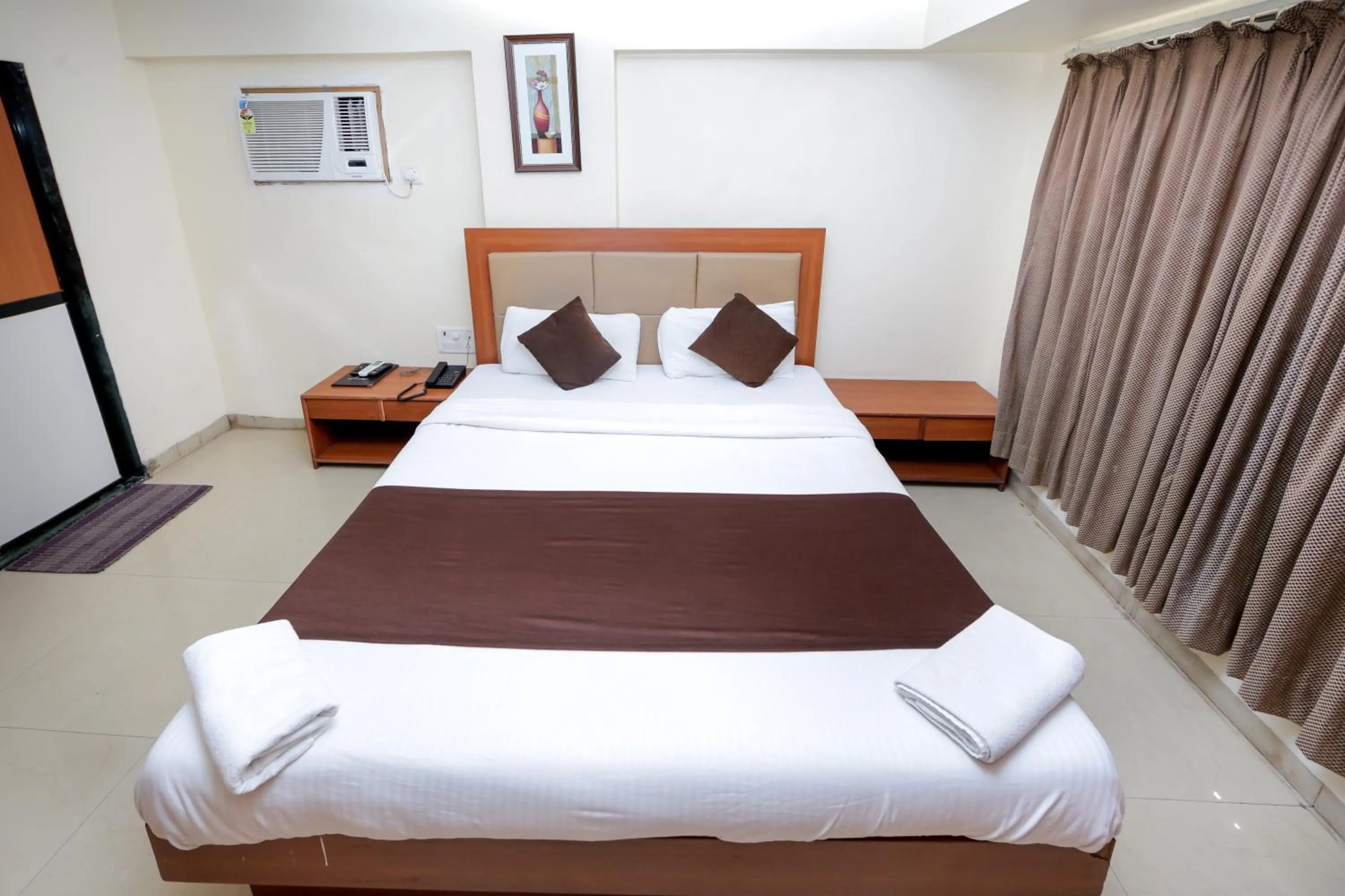 Photo of the whole room, Bed in Hotel Lucky Goregaon