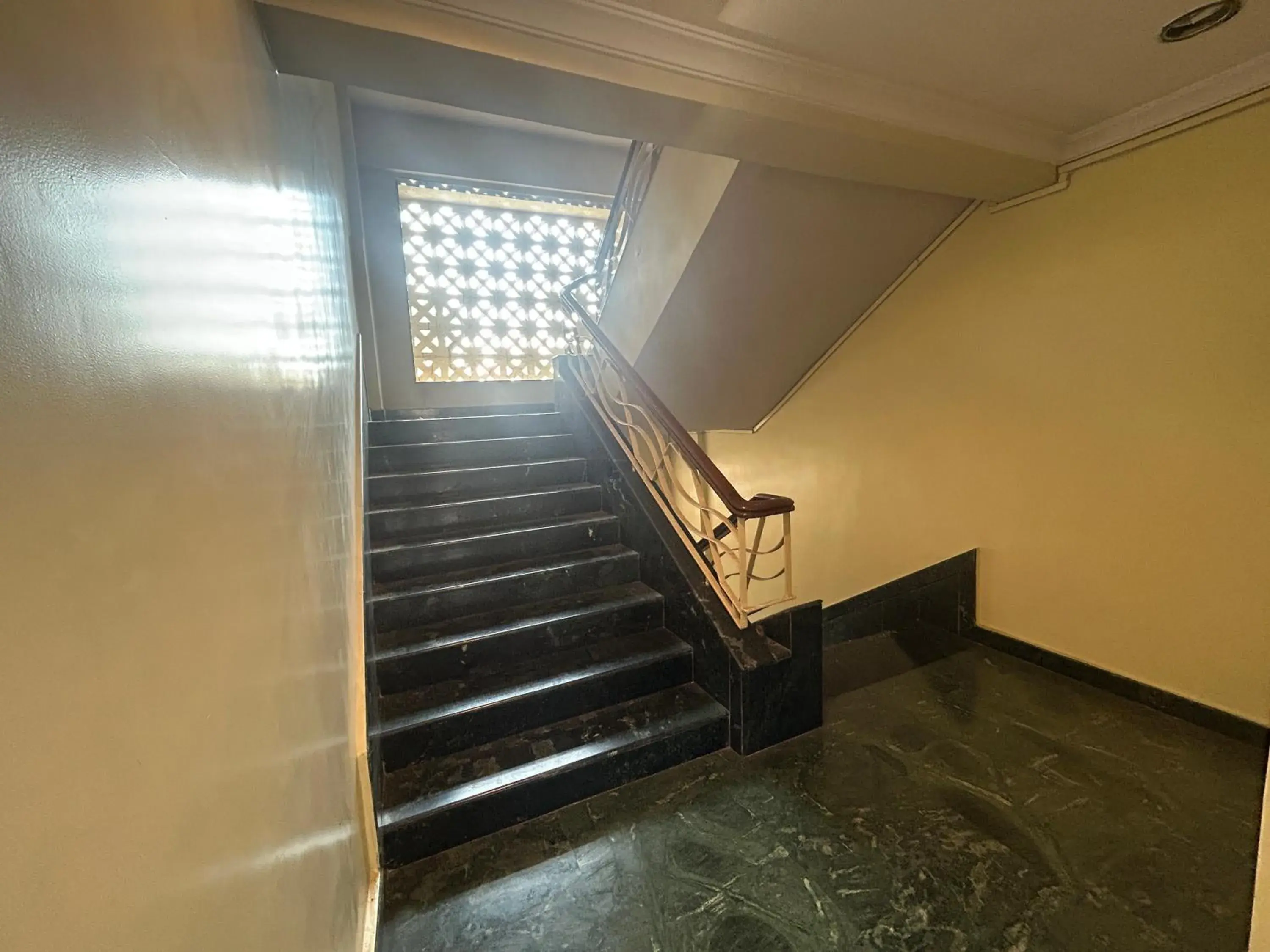 Property building in Hotel Lucky Goregaon Property building in Hotel Lucky Goregaon