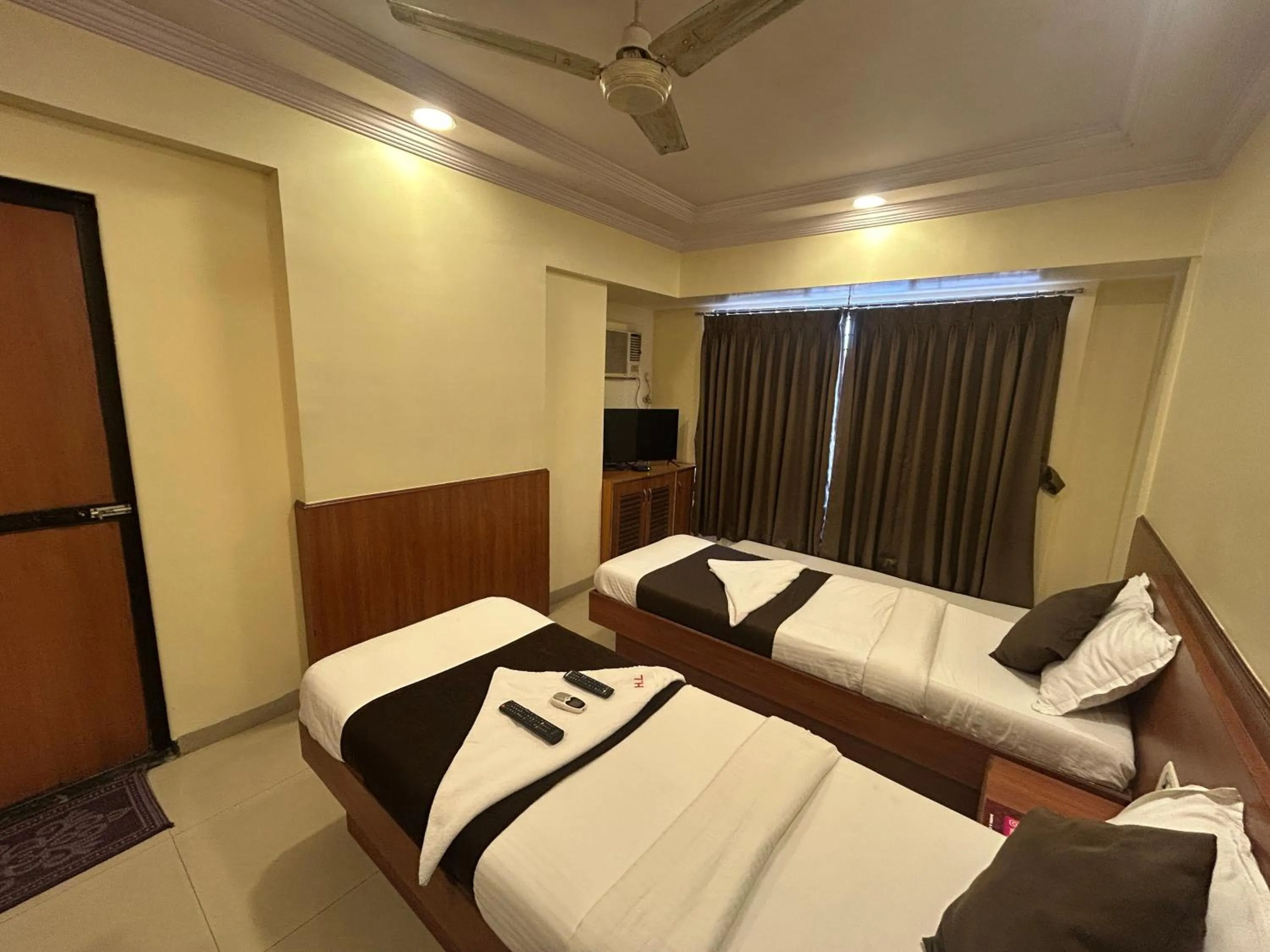 Photo of the whole room, Bed in Hotel Lucky Goregaon