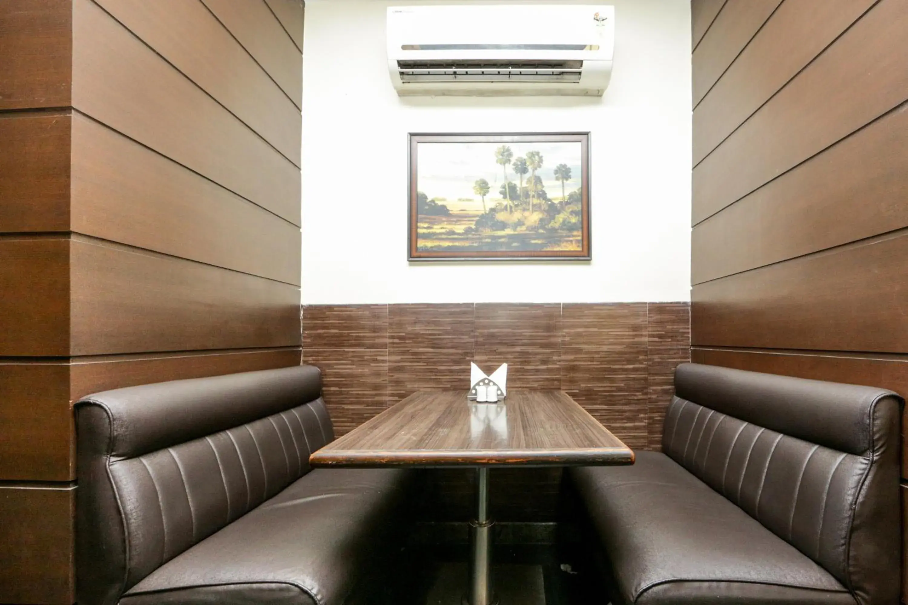 Restaurant/places to eat in Hotel Lucky Goregaon Restaurant/places to eat in Hotel Lucky Goregaon