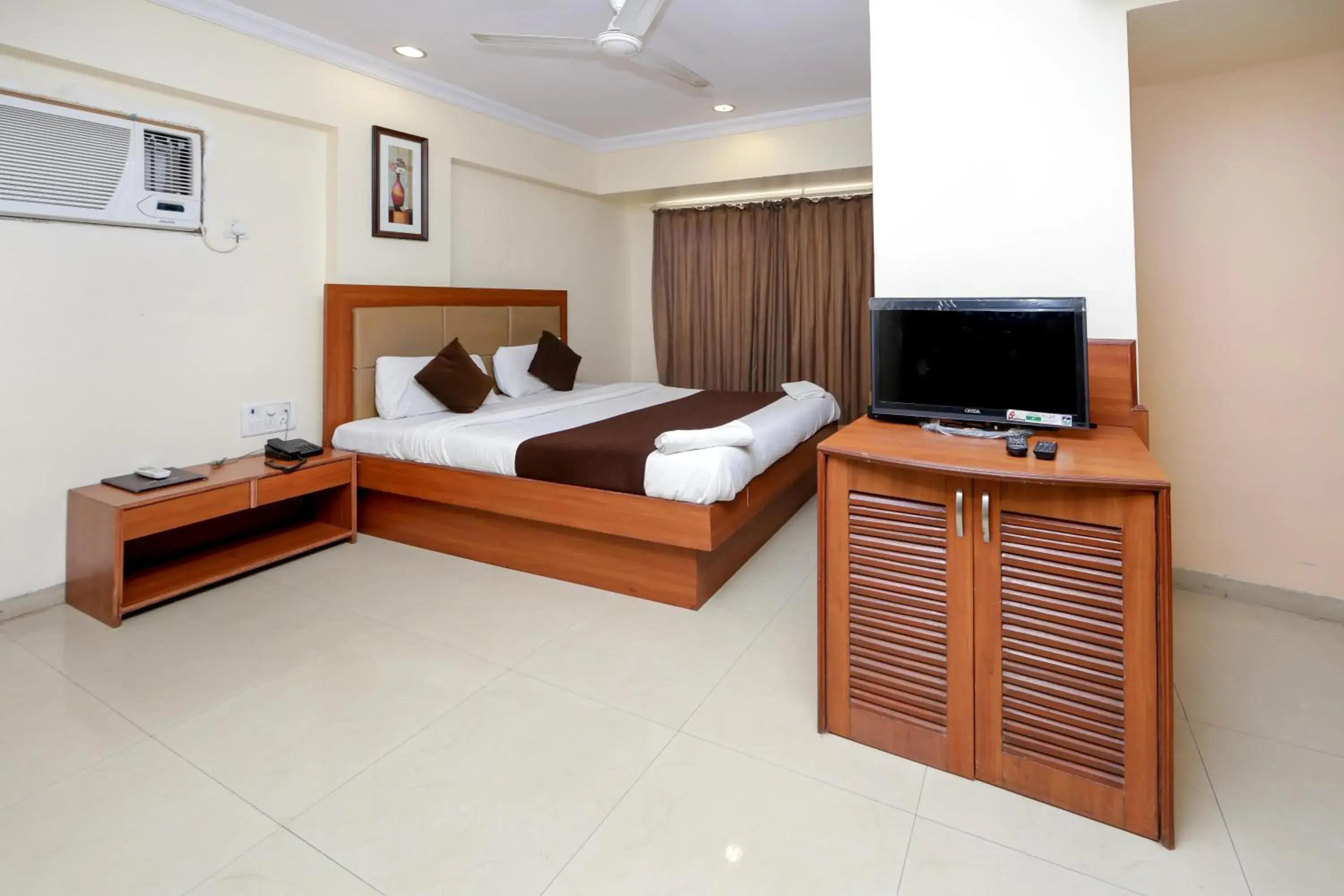 Photo of the whole room, Bed in Hotel Lucky Goregaon Photo of the whole room, Bed in Hotel Lucky Goregaon