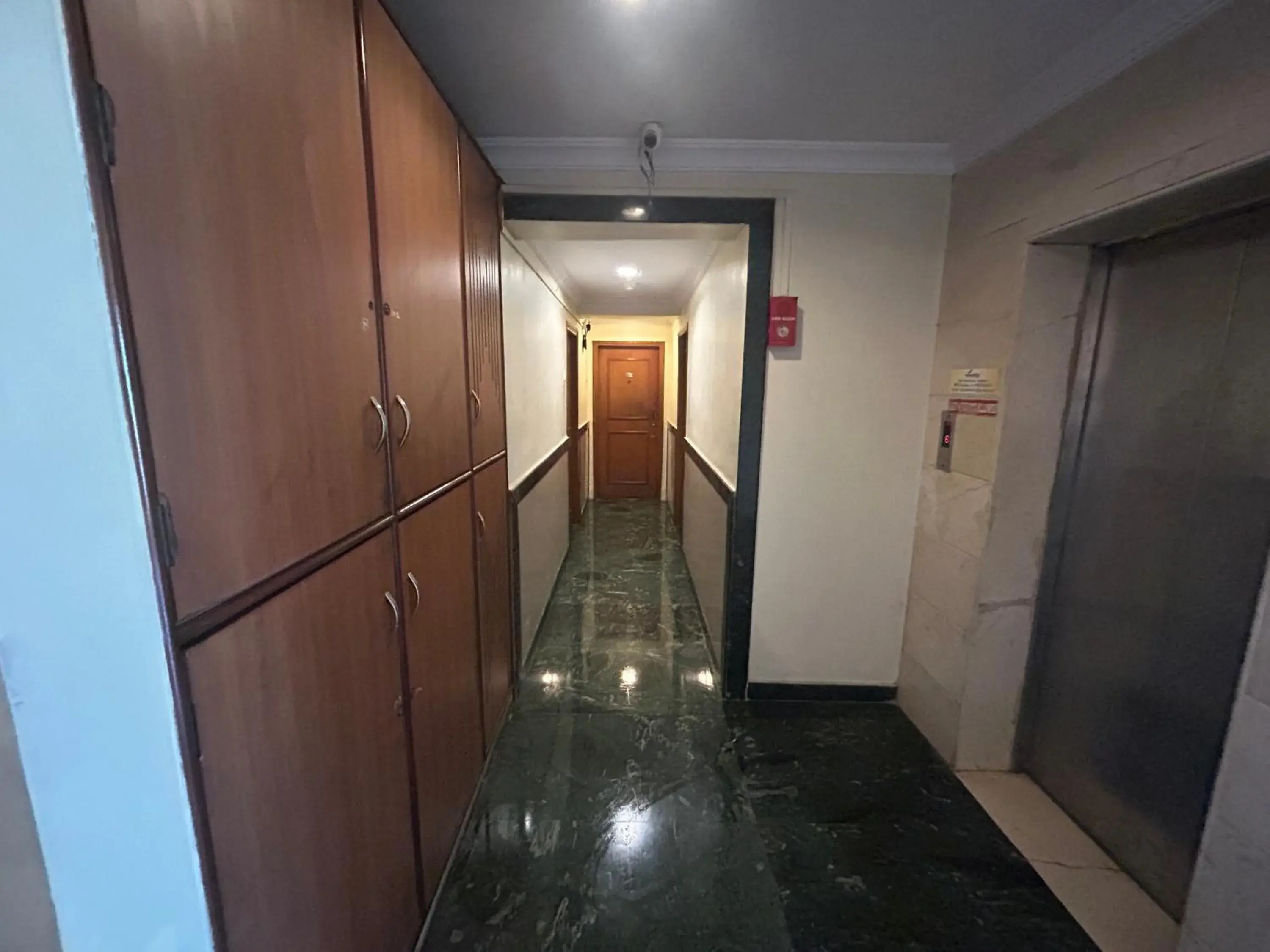 Property building in Hotel Lucky Goregaon Property building in Hotel Lucky Goregaon