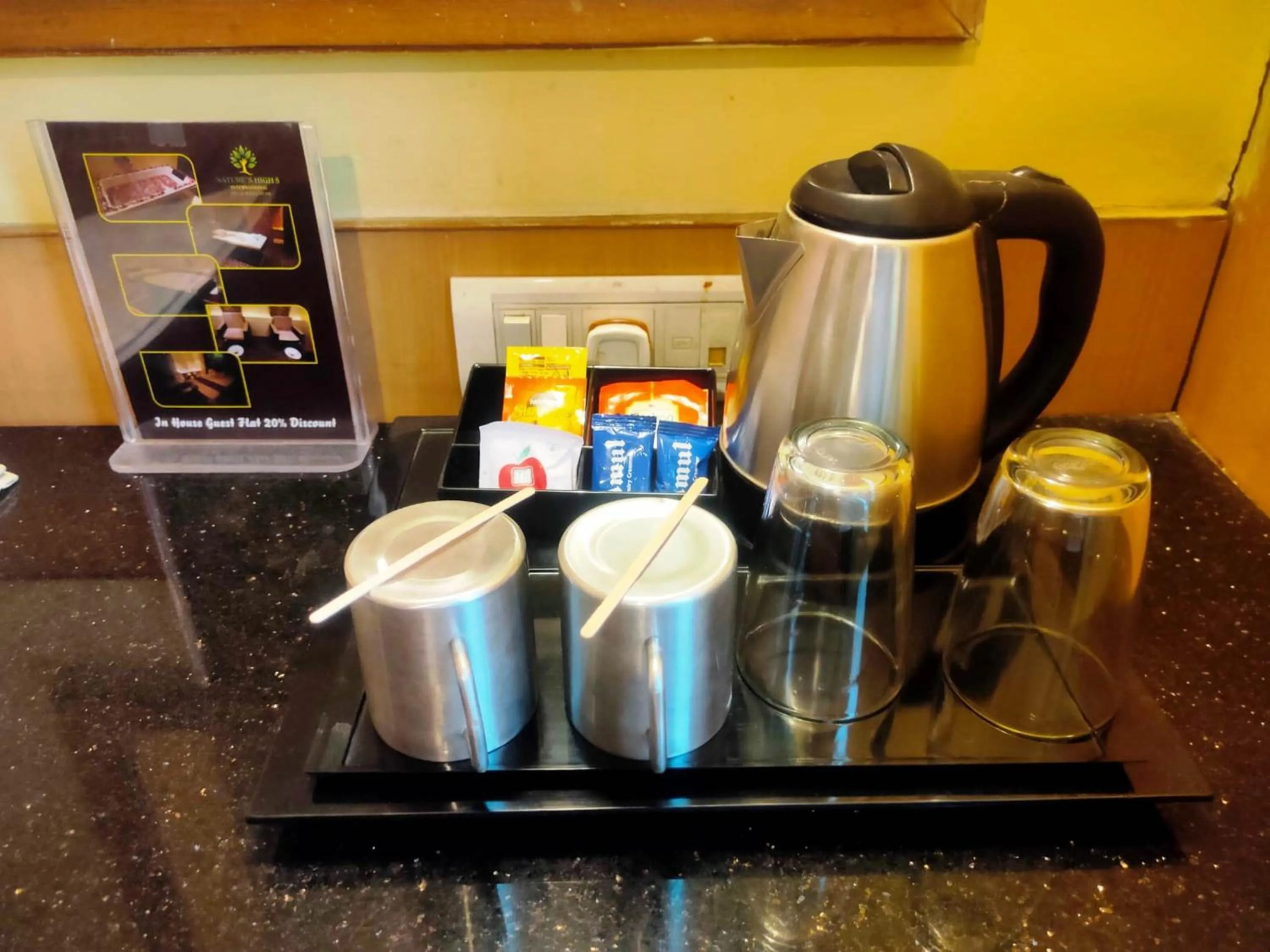 Coffee/tea facilities in Hotel Roopa
