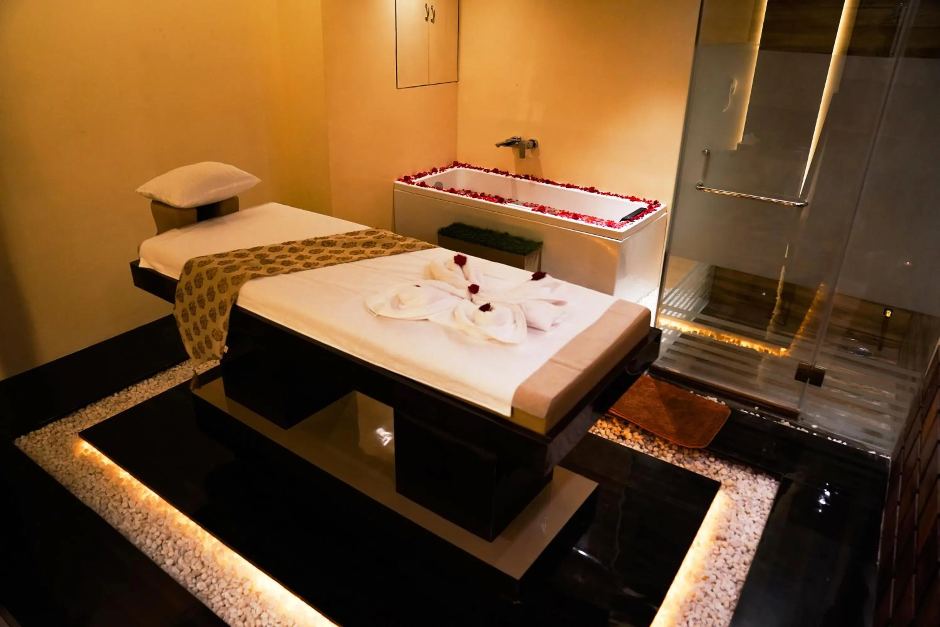 Spa and wellness centre/facilities in Hotel Roopa