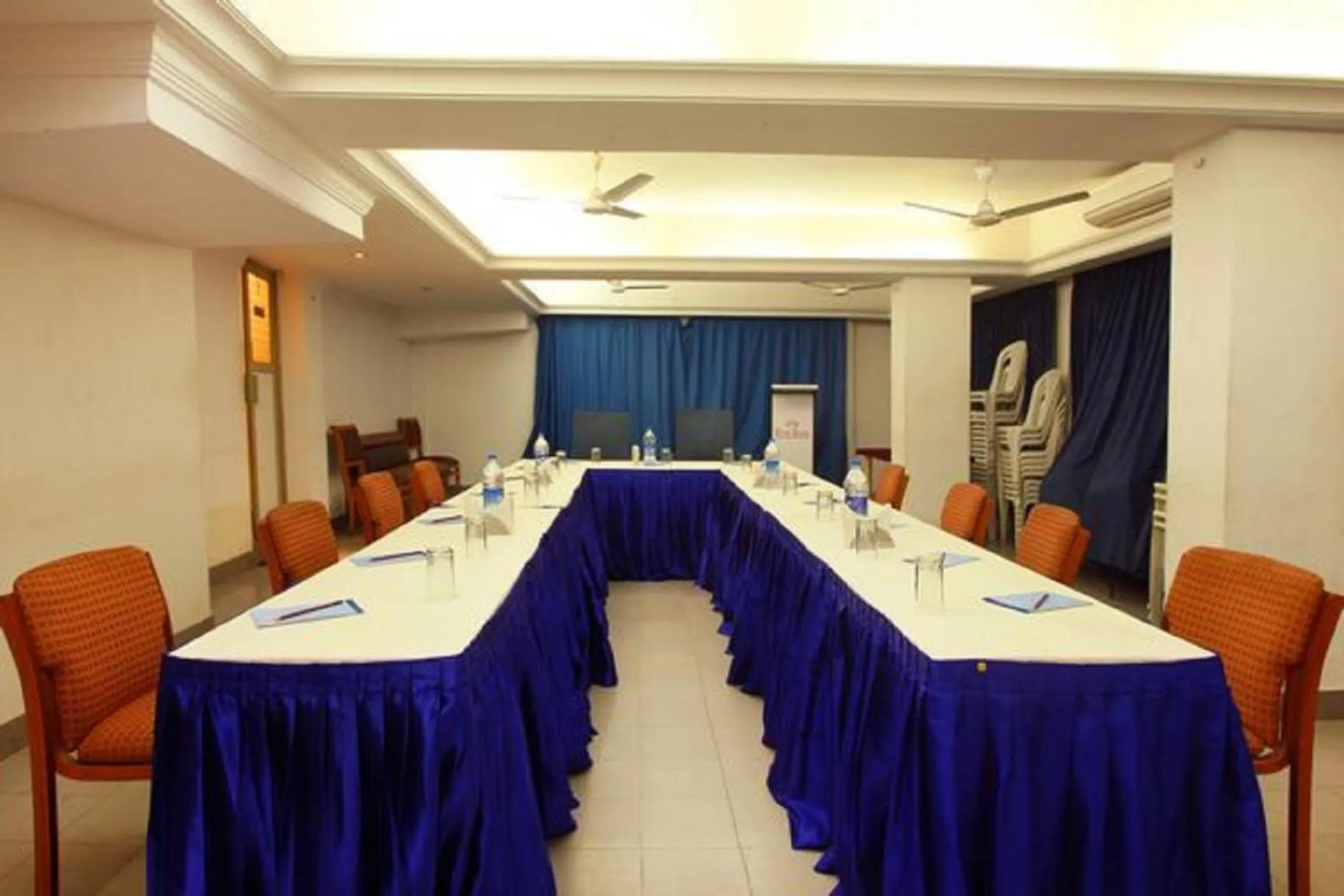 Business facilities in Hotel Roopa