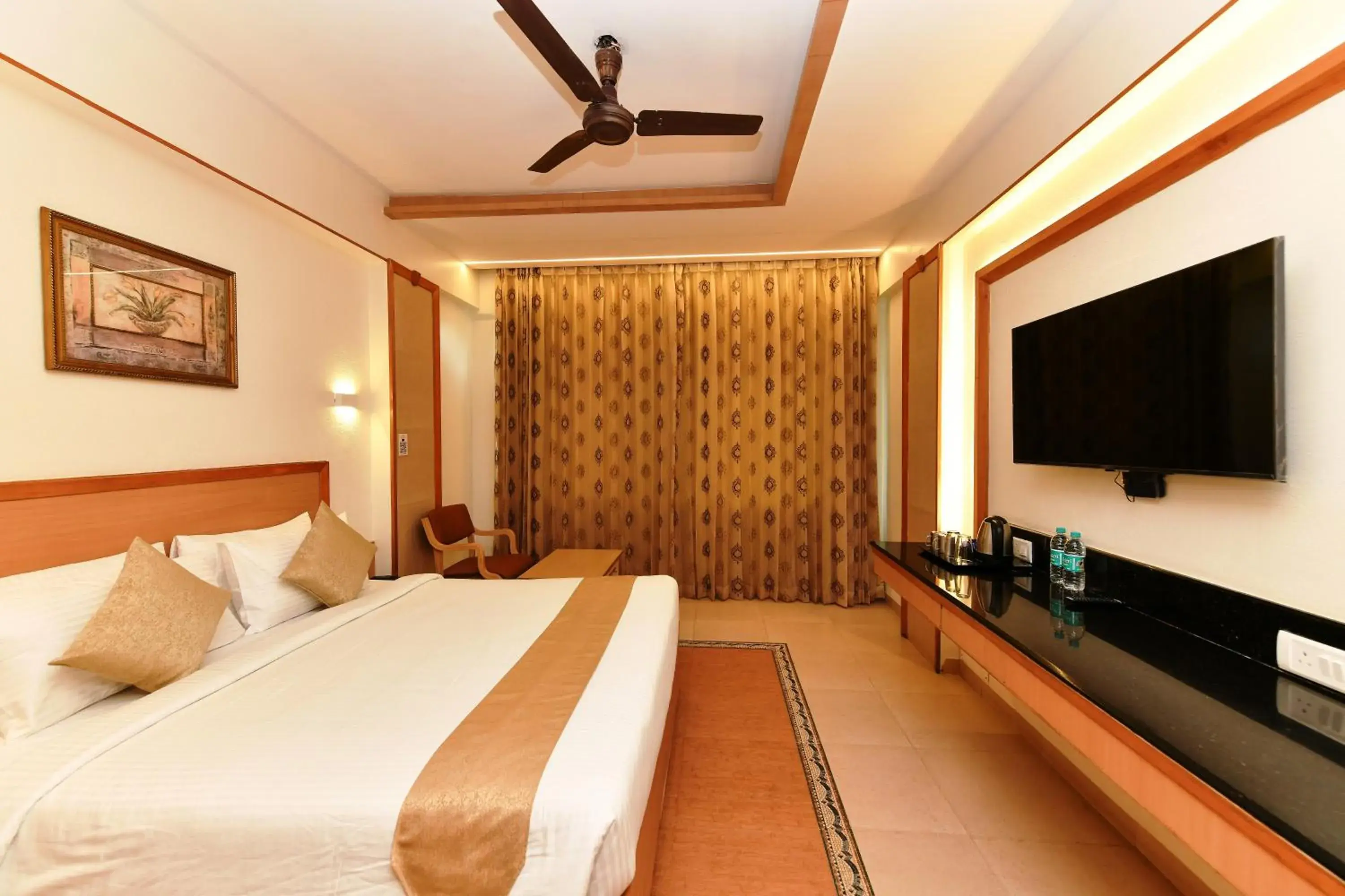 Luxury Room with Air Conditioning in Hotel Roopa Luxury Room with Air Conditioning in Hotel Roopa