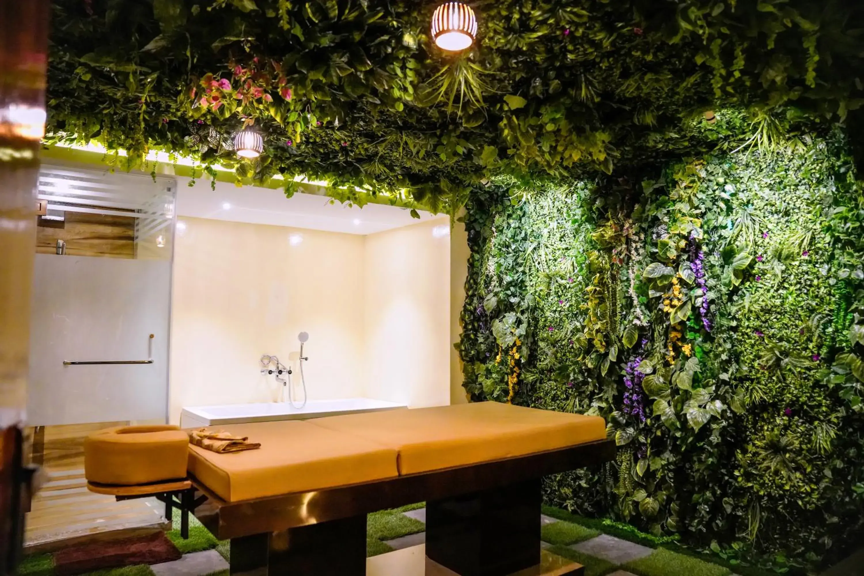 Spa and wellness centre/facilities in Hotel Roopa Spa and wellness centre/facilities in Hotel Roopa