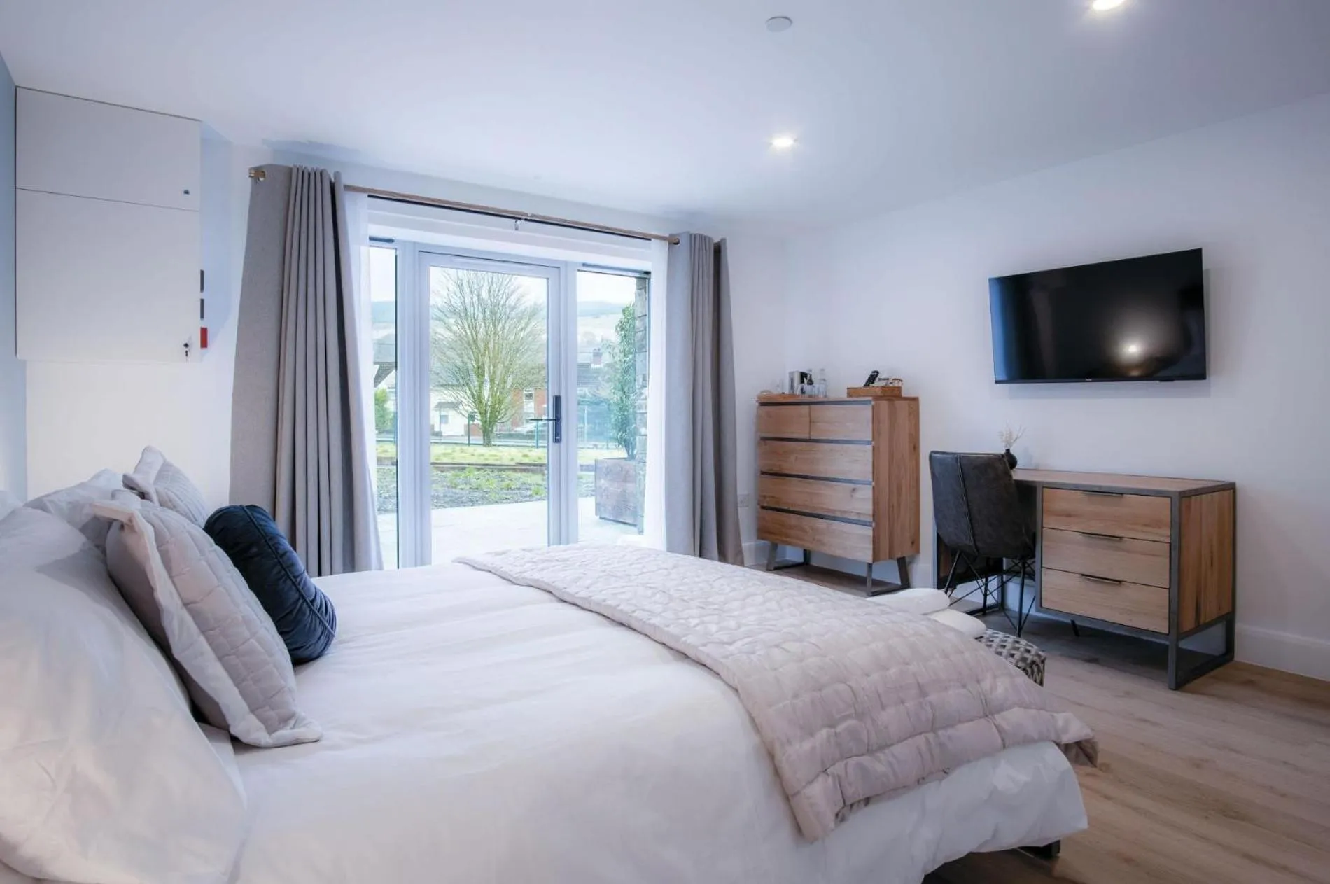 Floor plan, Bed in Suite 6 - Sleeping Giant Hotel - Pen Y Cae Inn