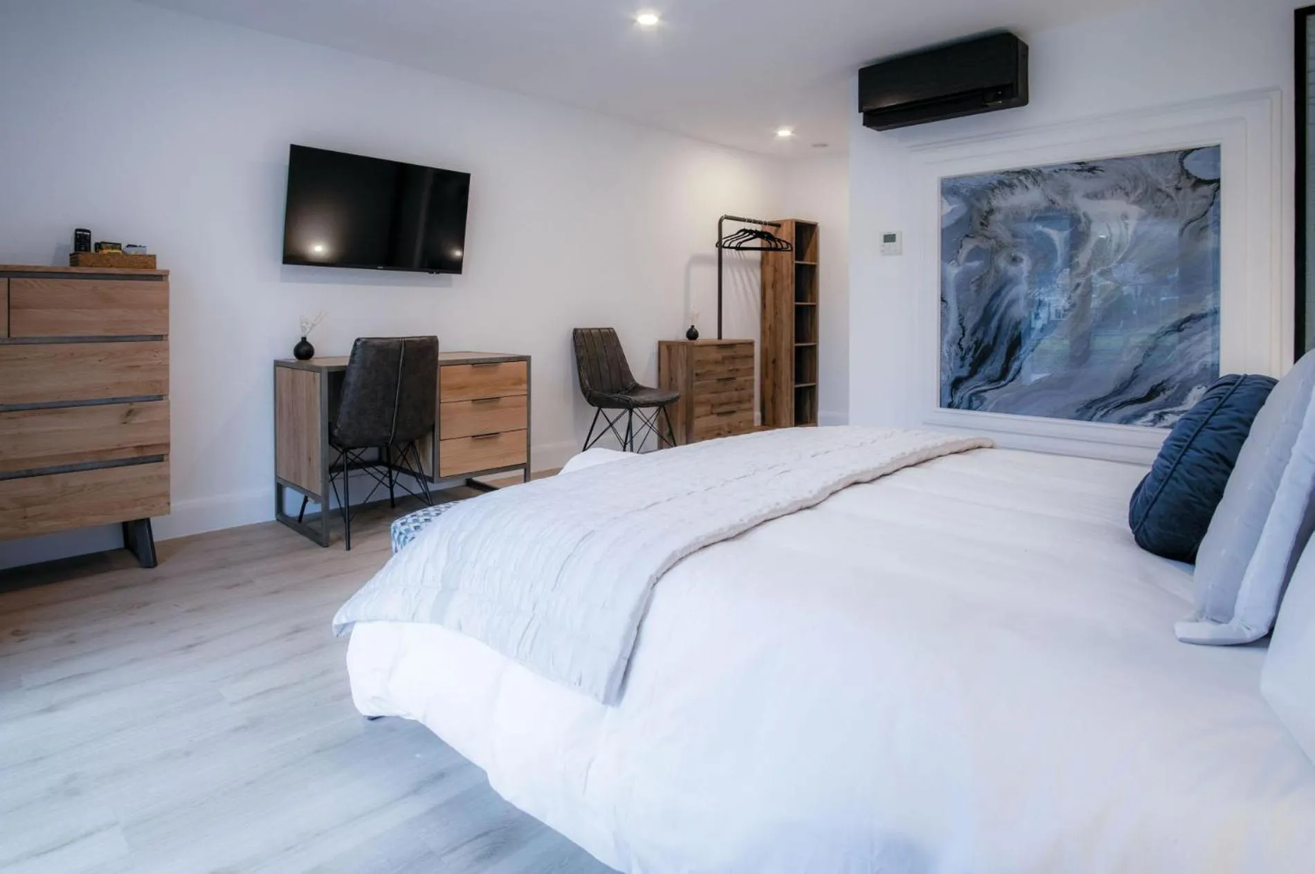 Floor plan, Bed in Suite 6 - Sleeping Giant Hotel - Pen Y Cae Inn