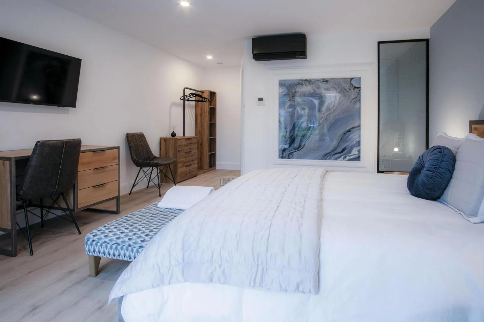 Floor plan, Bed in Suite 6 - Sleeping Giant Hotel - Pen Y Cae Inn