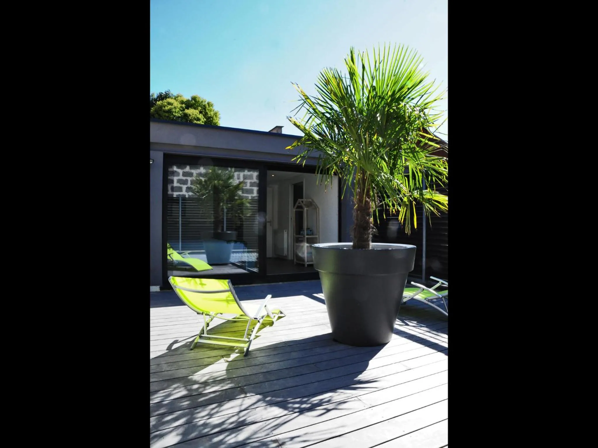 Property building in La Dependance by Cocoonr