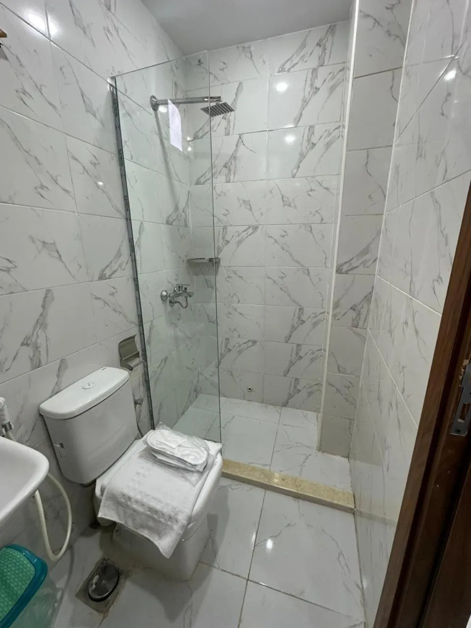 Shower in Prince Pyramids Inn