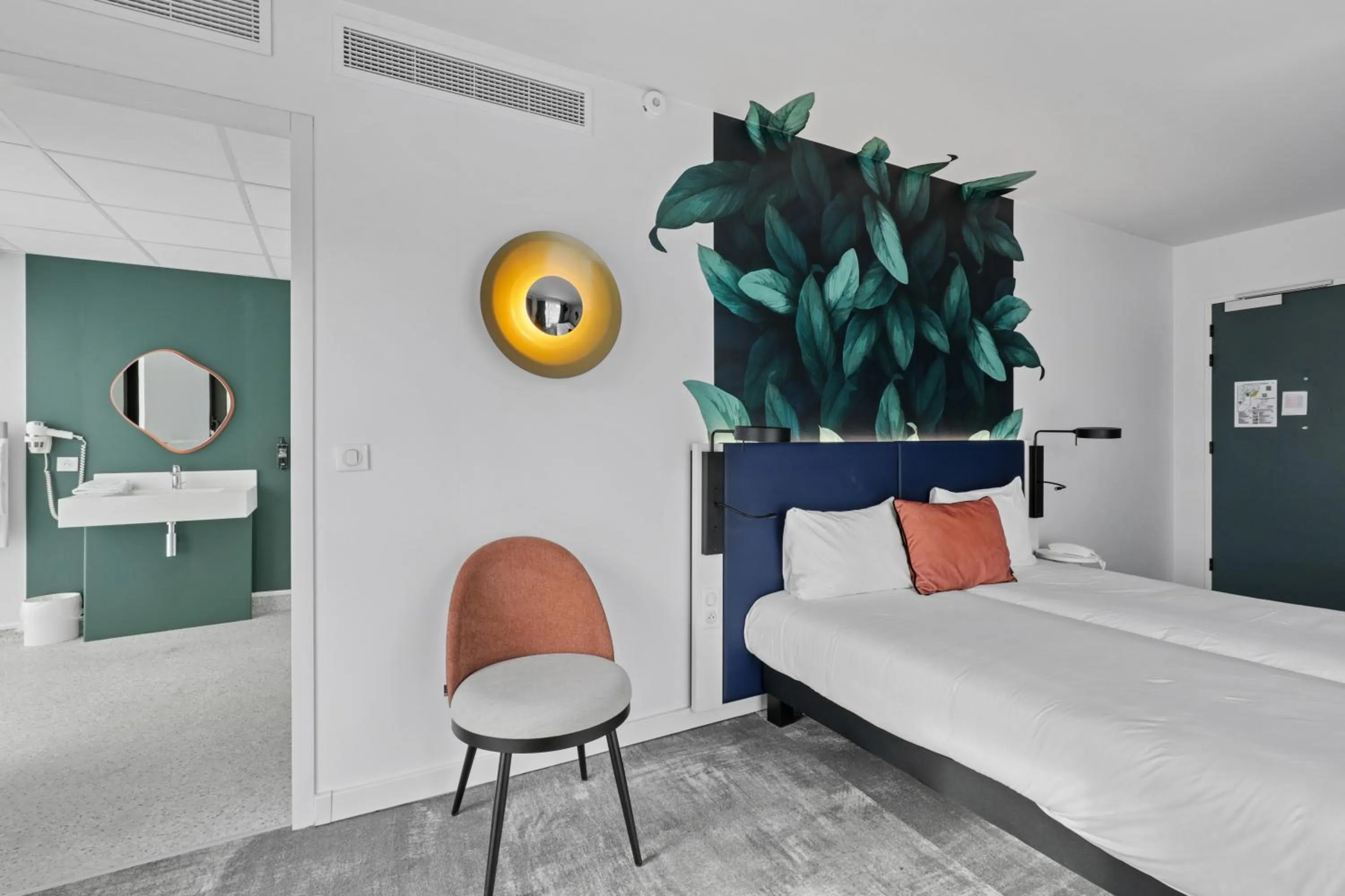 Bathroom, Bed in ibis Styles Bezons Paris La Défense