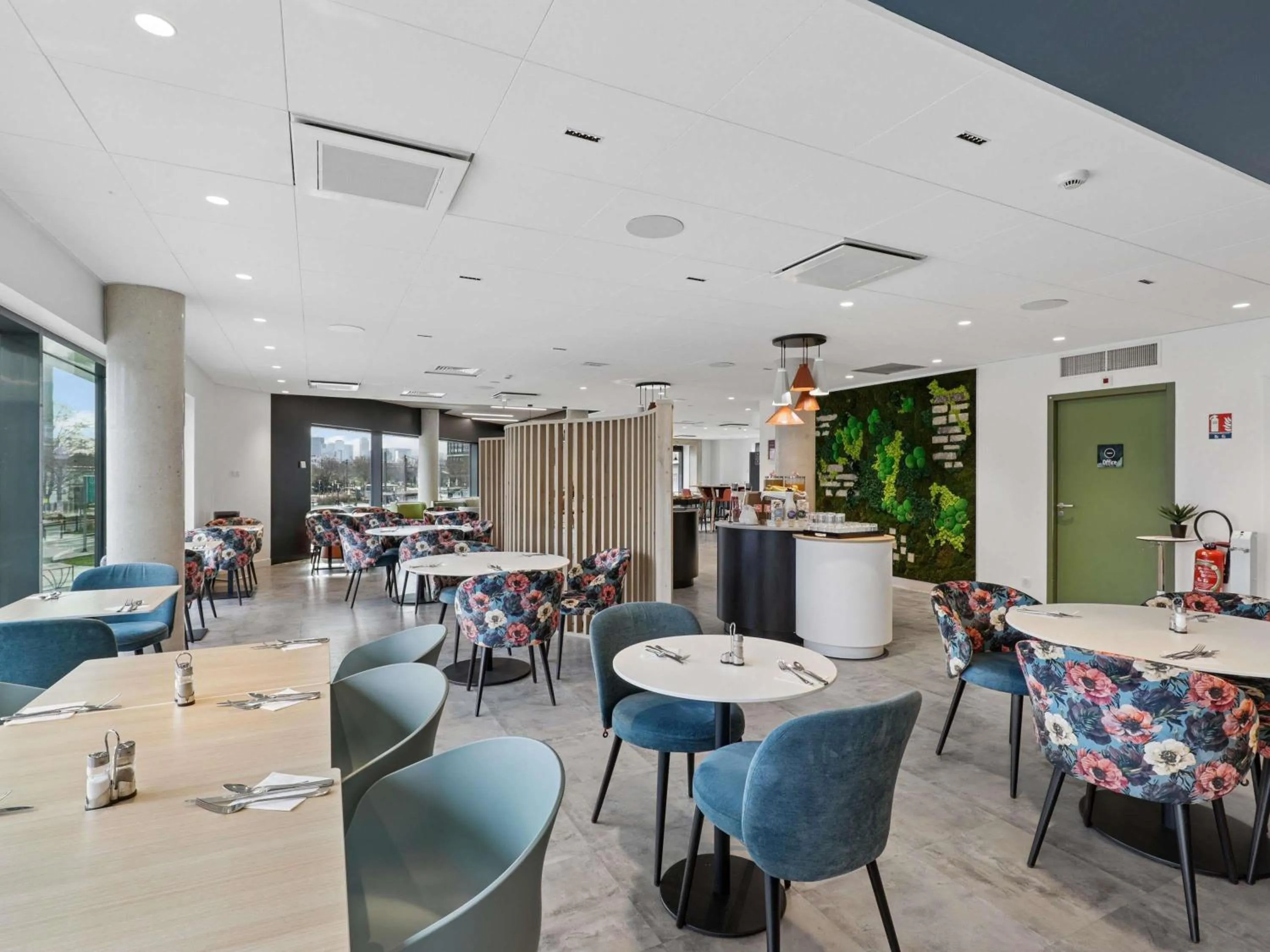 Breakfast in ibis Styles Bezons Paris La Défense