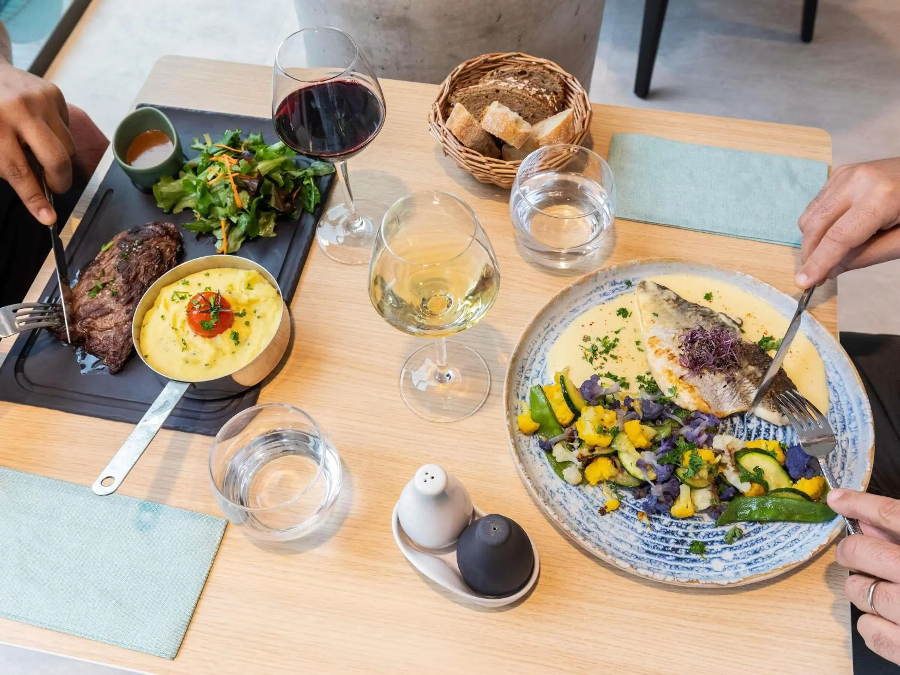 Restaurant/places to eat in ibis Styles Bezons Paris La Défense Restaurant/places to eat in ibis Styles Bezons Paris La Défense