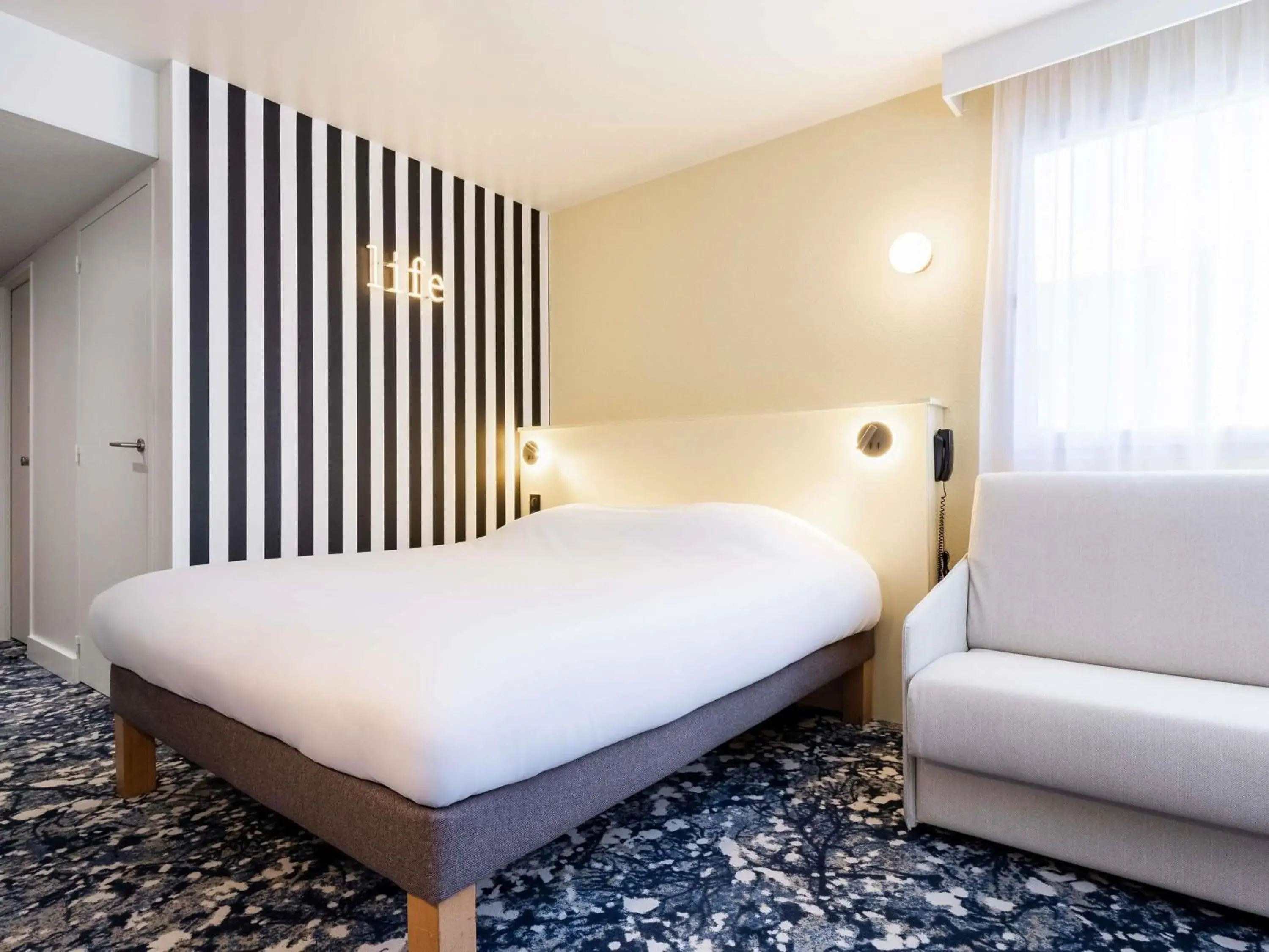 Property building, Bed in greet Hotel Paris 13 Porte d'Italie Property building, Bed in greet Hotel Paris 13 Porte d'Italie
