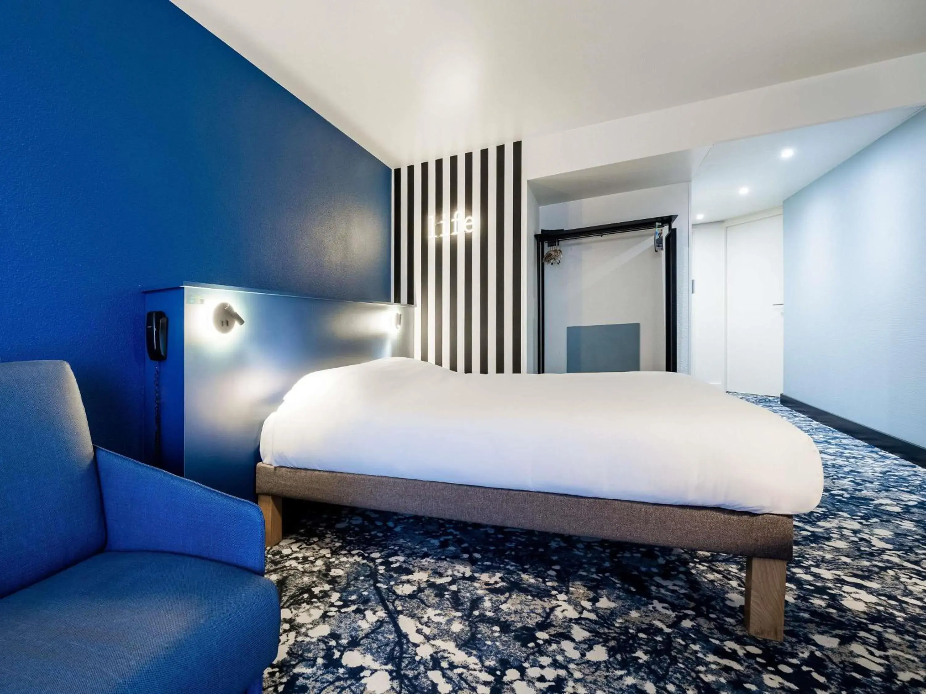 Bedroom, Bed in greet Hotel Paris 13 Porte d'Italie Bedroom, Bed in greet Hotel Paris 13 Porte d'Italie