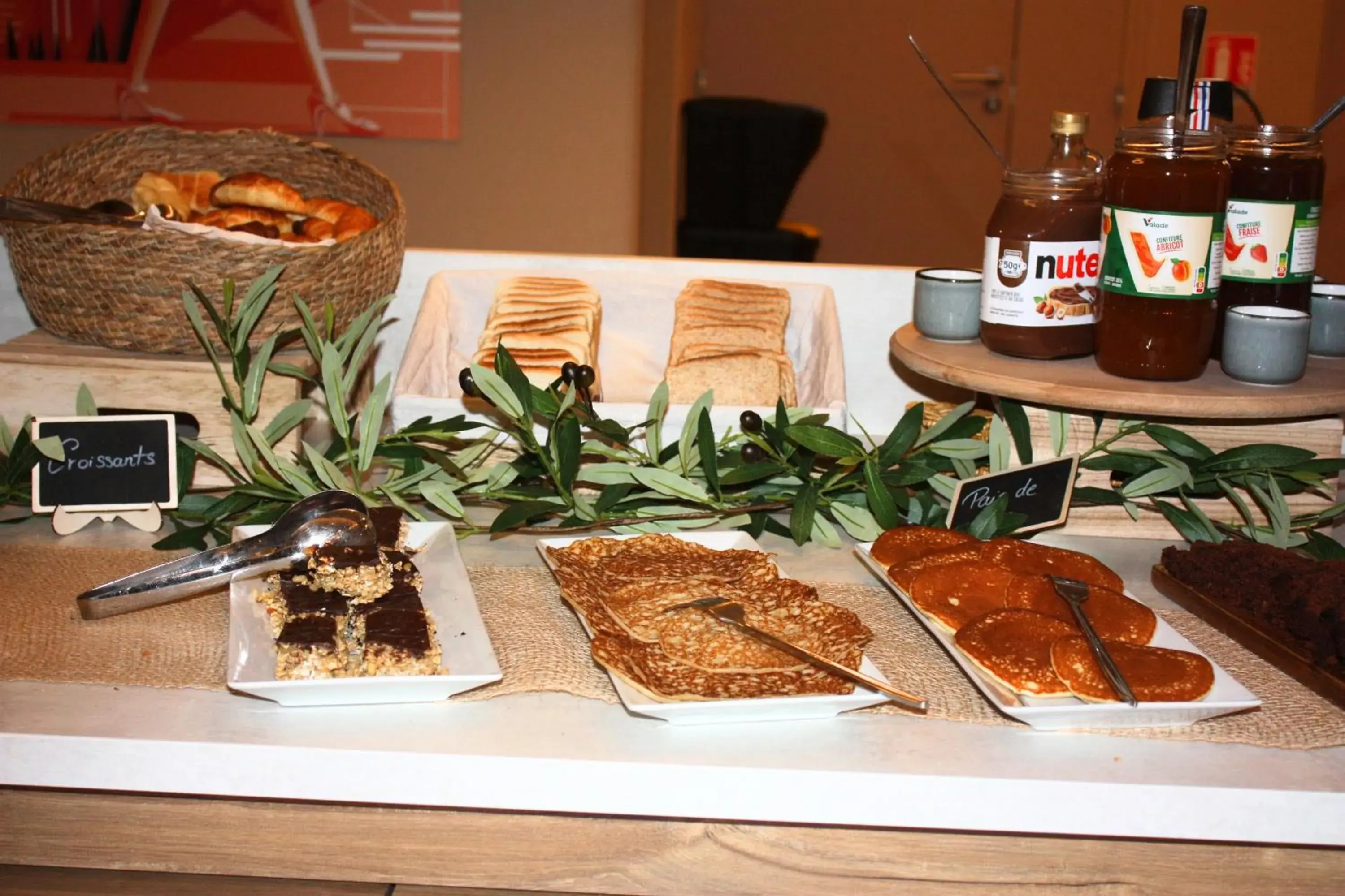 Breakfast in Aparthotel Adagio Access Porte de Camargue Breakfast in Aparthotel Adagio Access Porte de Camargue