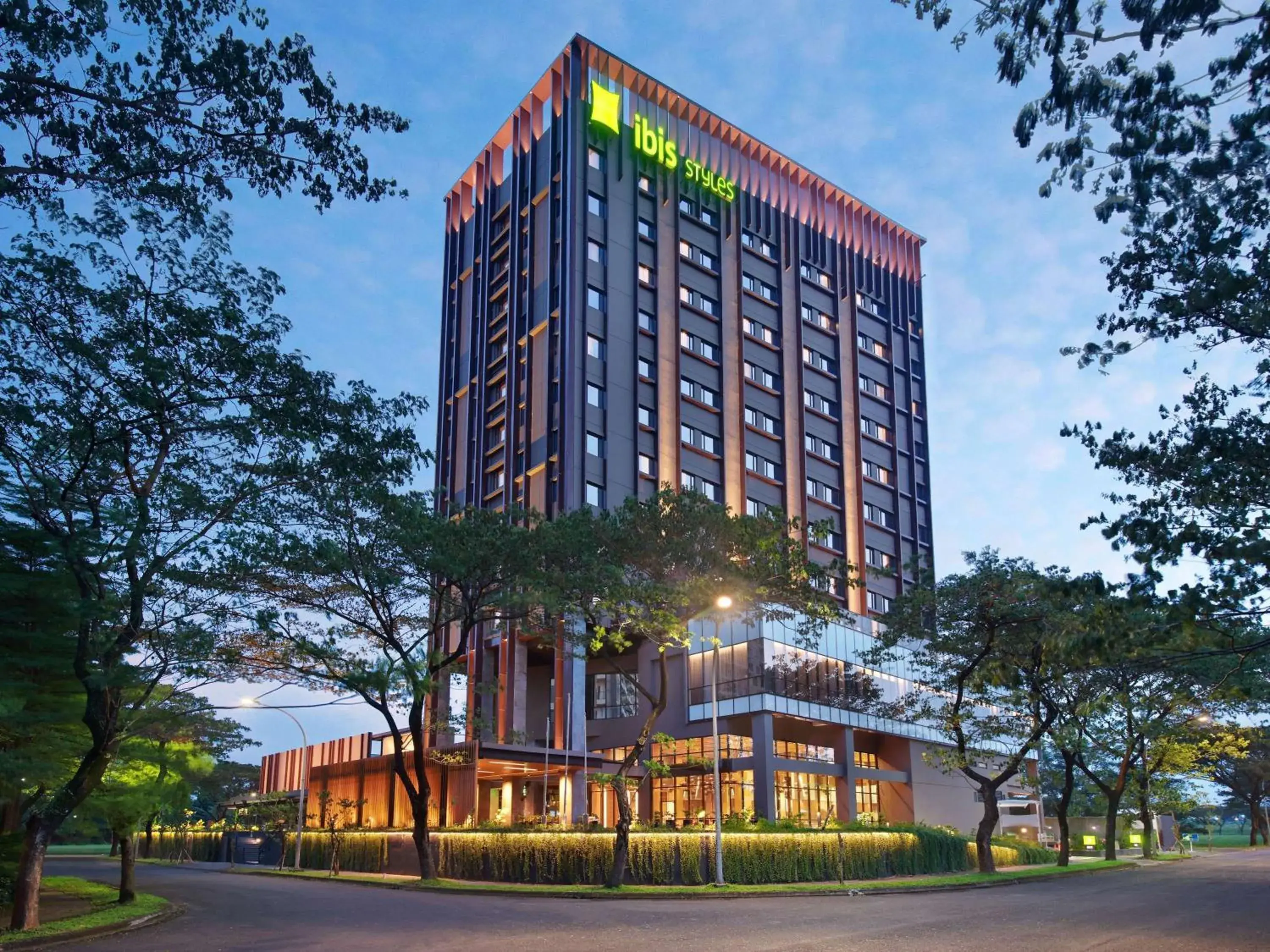 Property building in ibis Styles Serpong BSD City Property building in ibis Styles Serpong BSD City