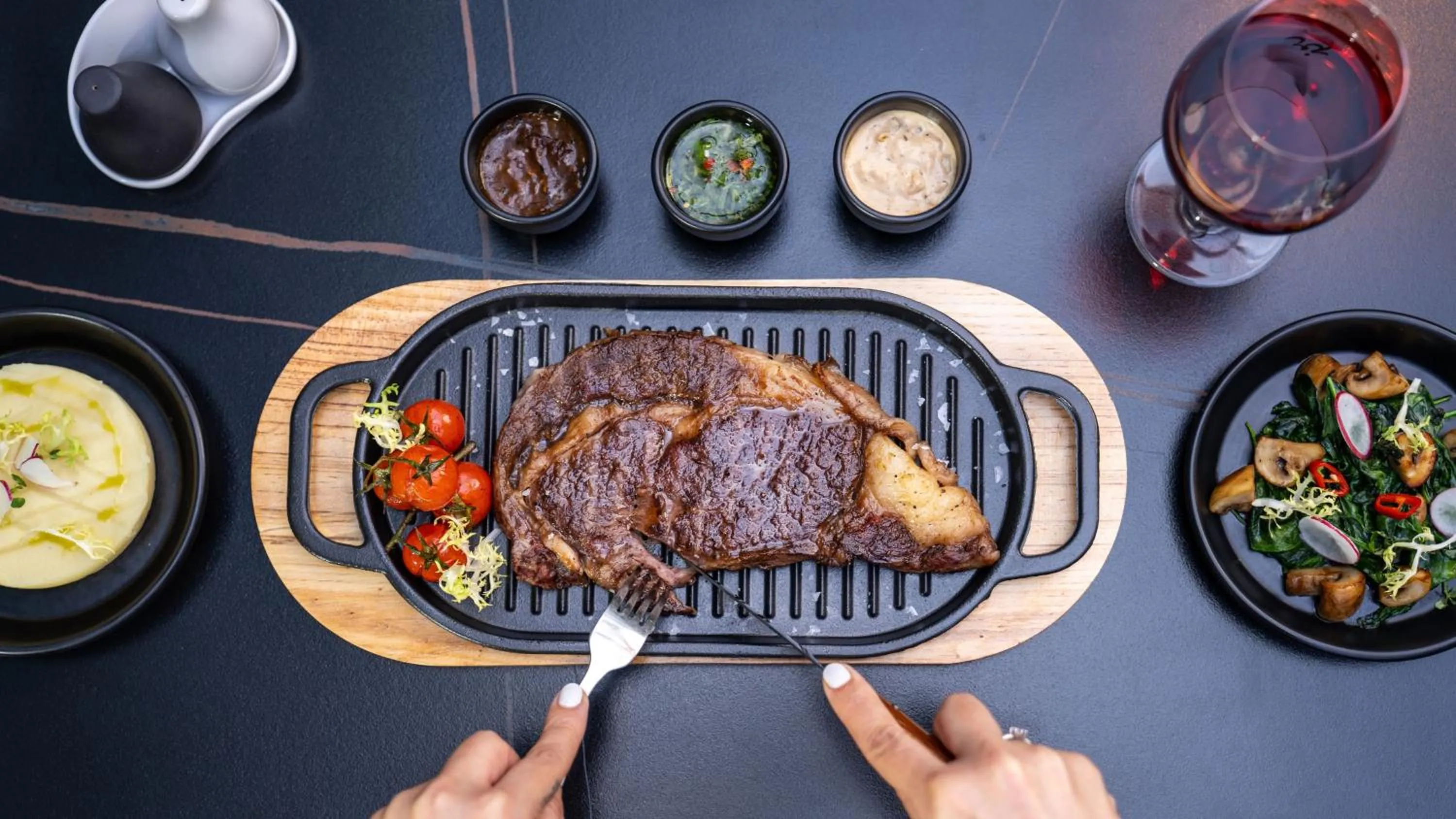 Restaurant/places to eat in The Abdali Boulevard Hotel