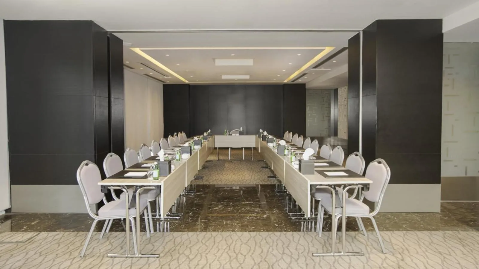 Meeting/conference room in The Abdali Boulevard Hotel