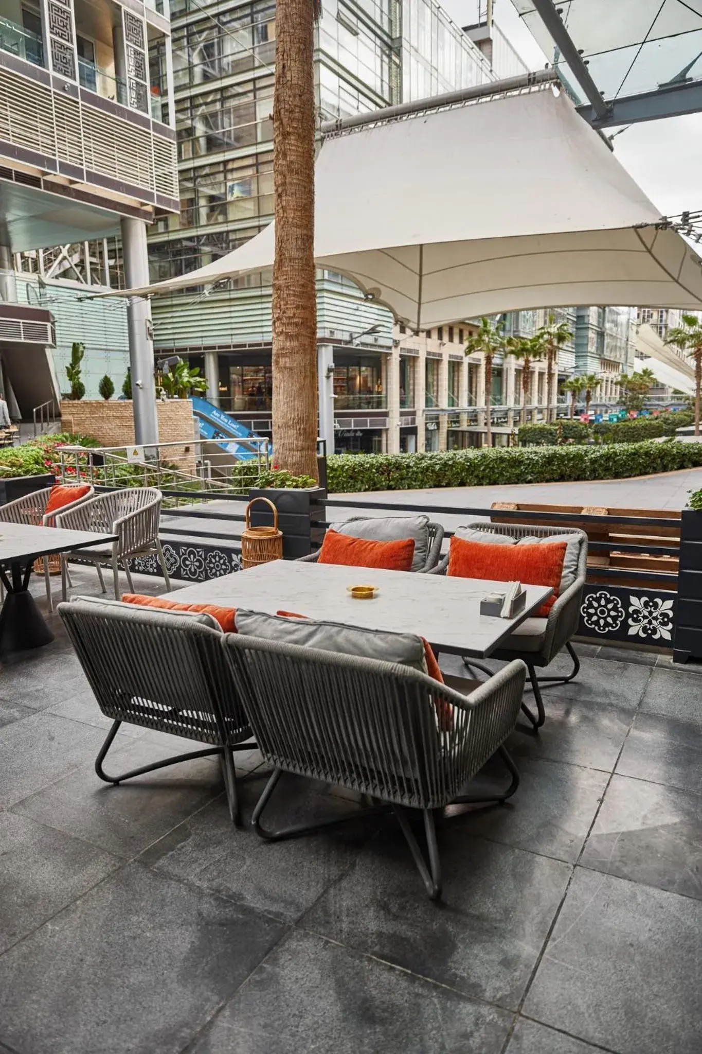 Restaurant/places to eat in The Abdali Boulevard Hotel Restaurant/places to eat in The Abdali Boulevard Hotel