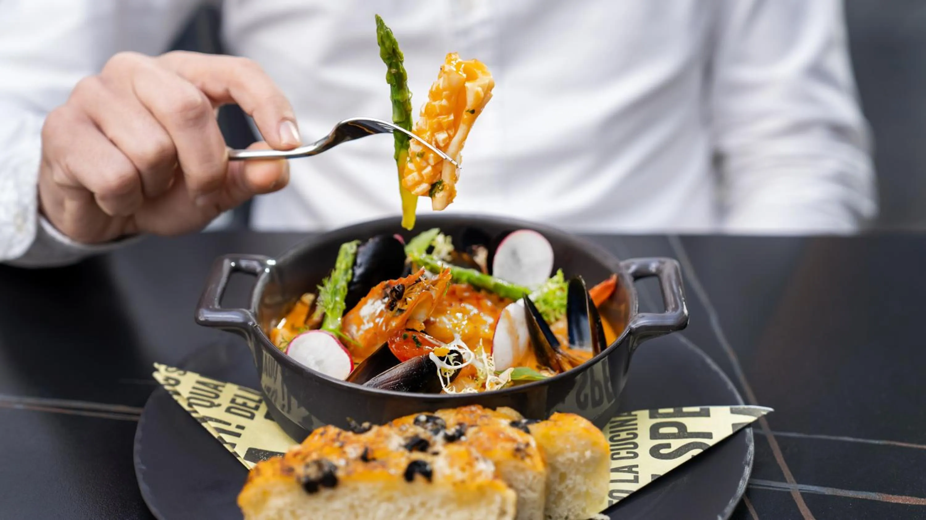 Restaurant/places to eat in The Abdali Boulevard Hotel