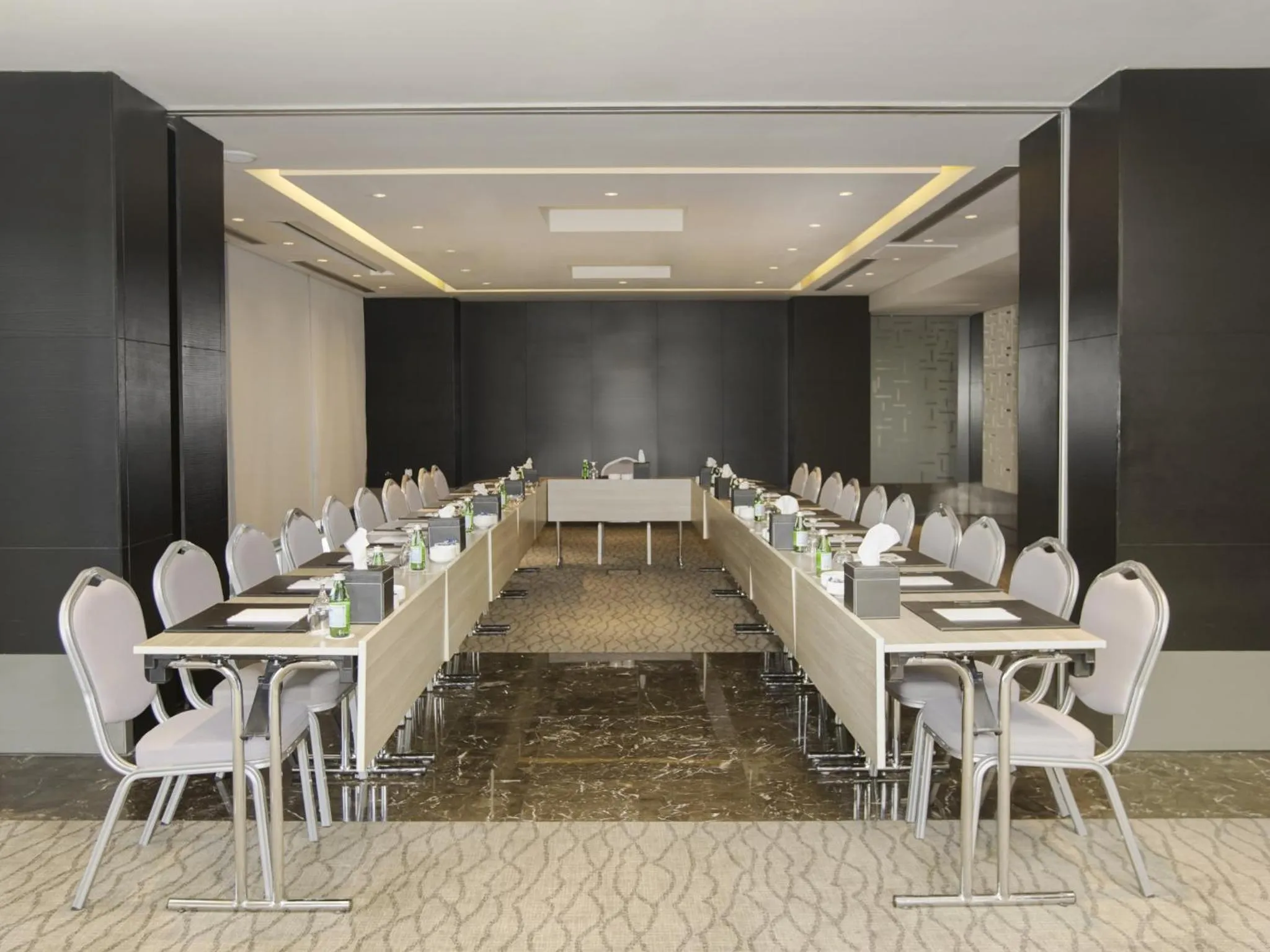 Meeting/conference room in The Abdali Boulevard Hotel