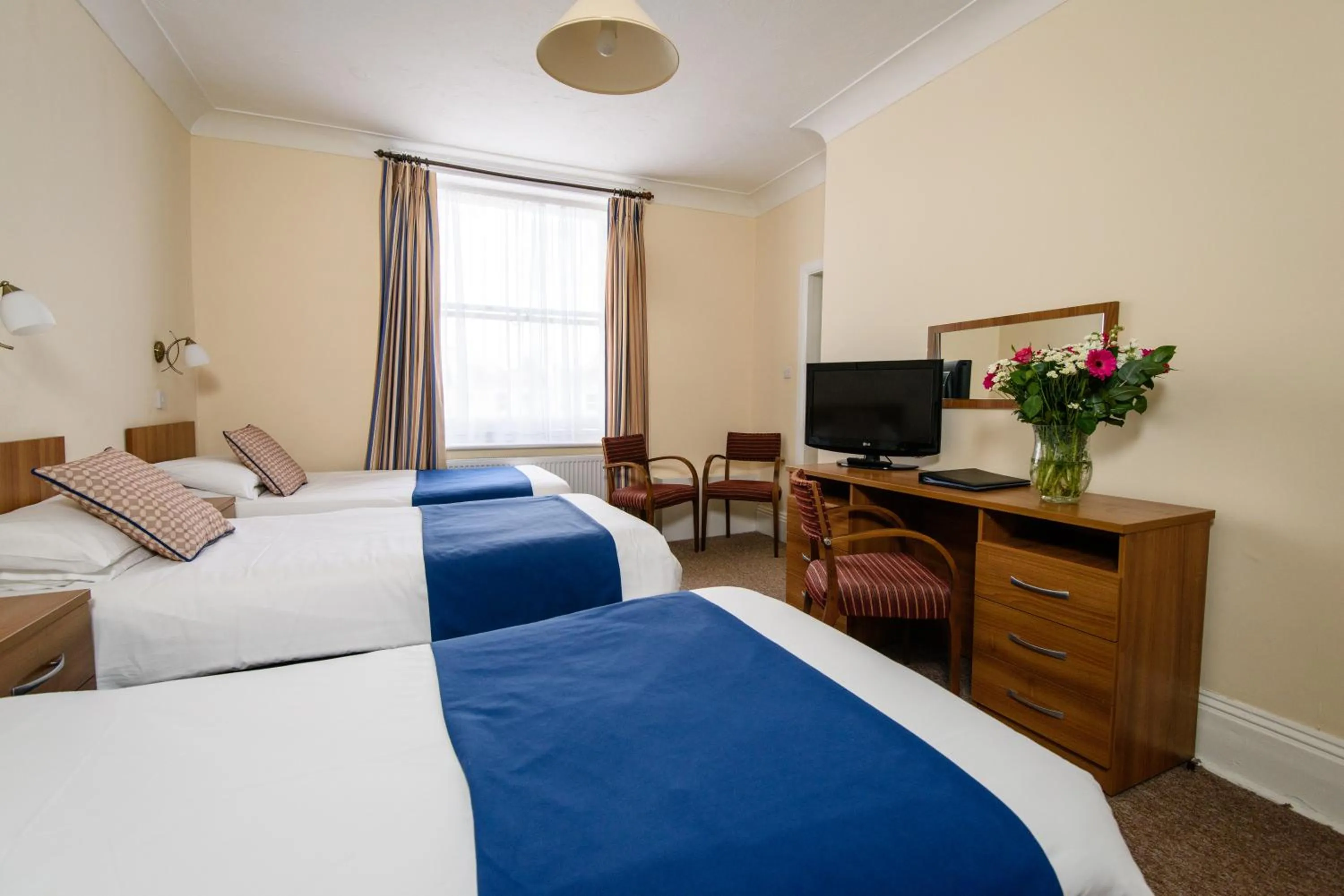 Photo of the whole room, Bed in Imperial Hotel