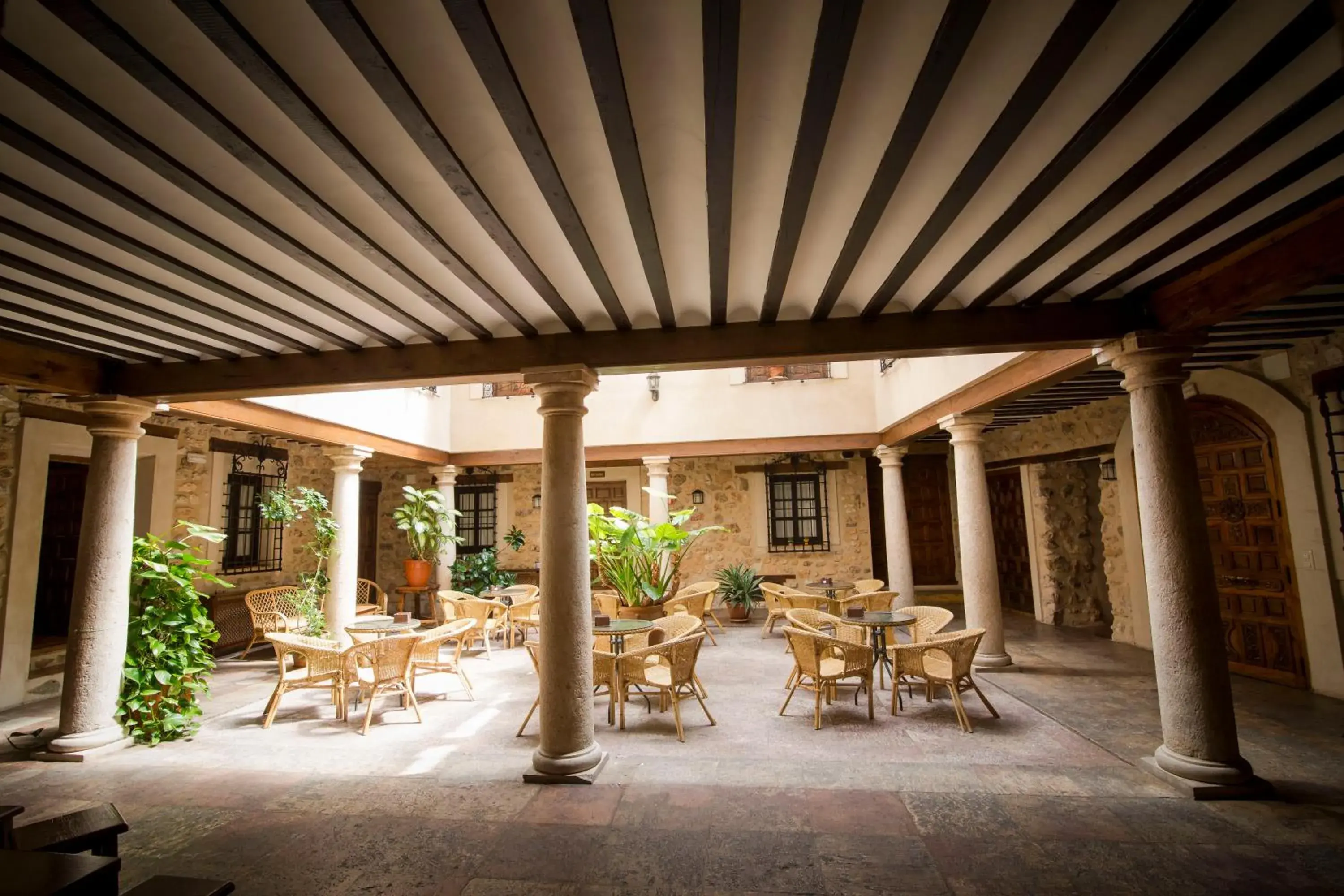 Hospedería Real Casona la Beltraneja Hospedería Real Casona la Beltraneja