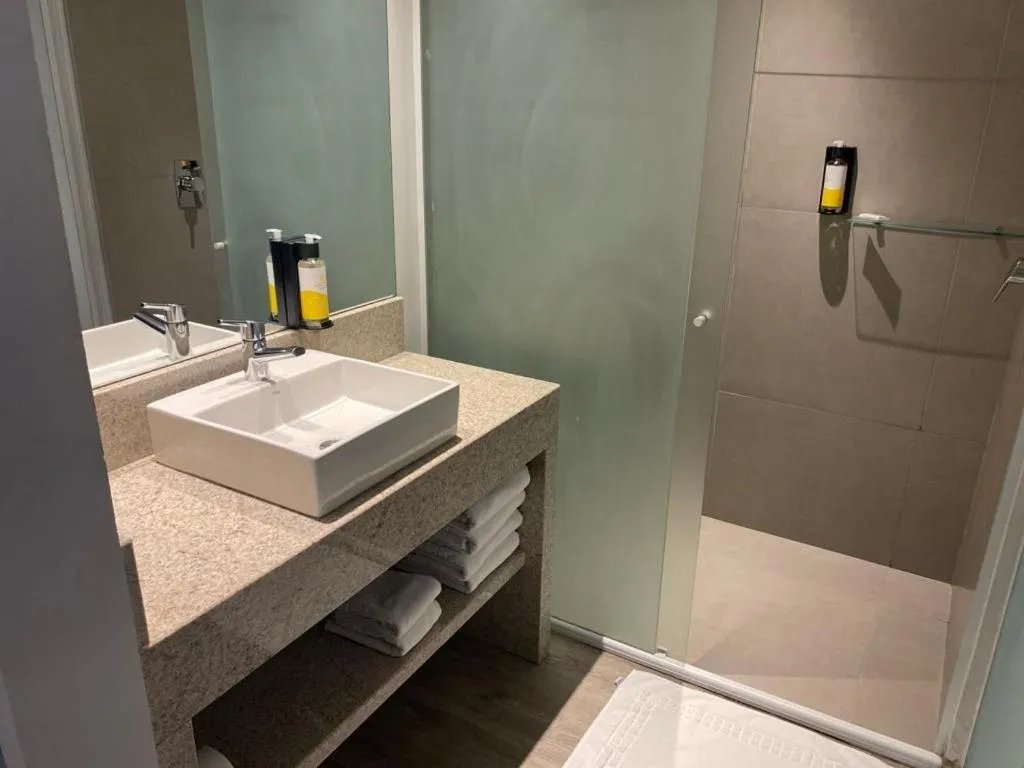 Shower in Solar Pedra da Ilha